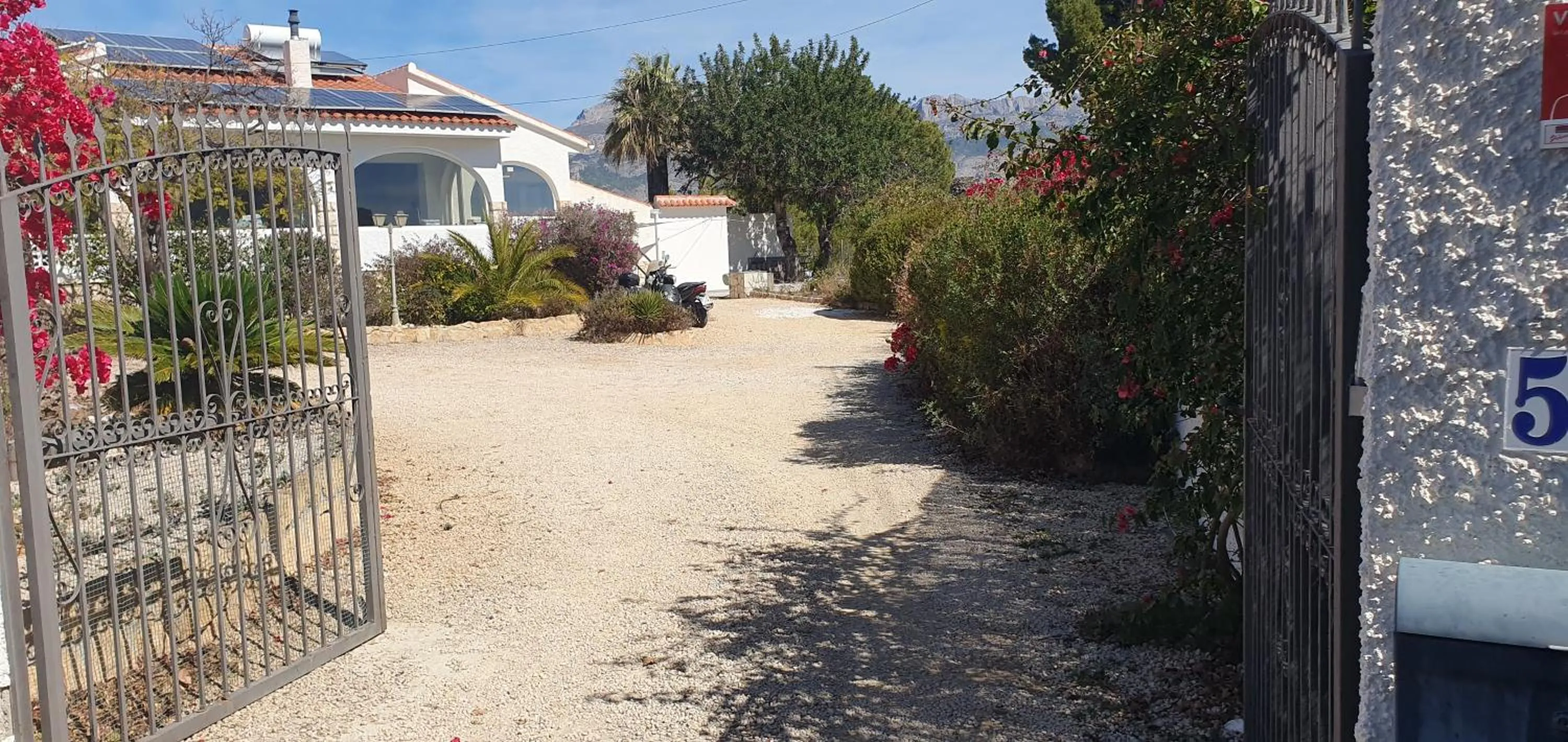 Parking in elparaiso-altea Apartment "Sylvia" ADULTS ONLY Bed & Borrel