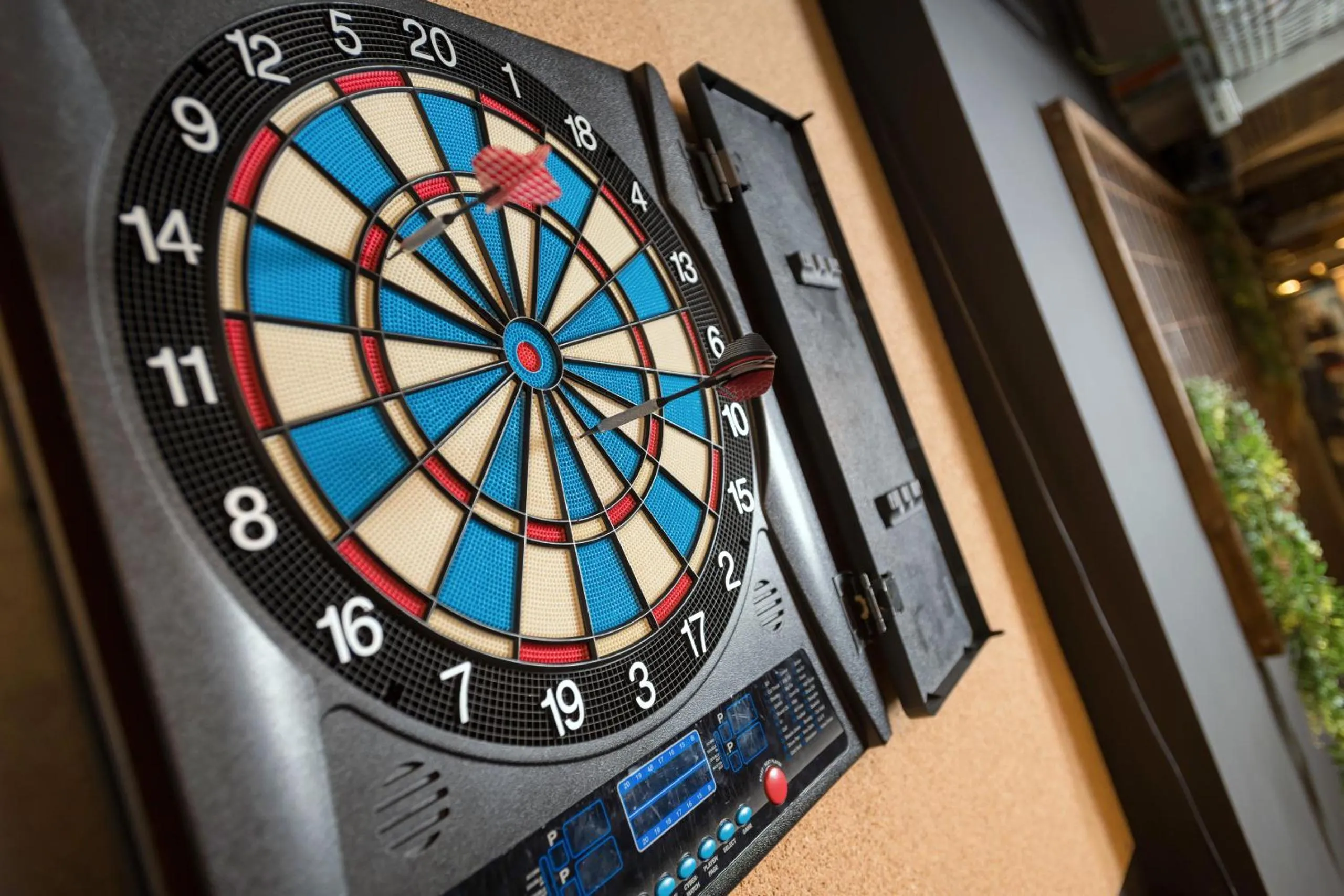 Darts in Auberge Jeunesse Charleroi Youth Hostel