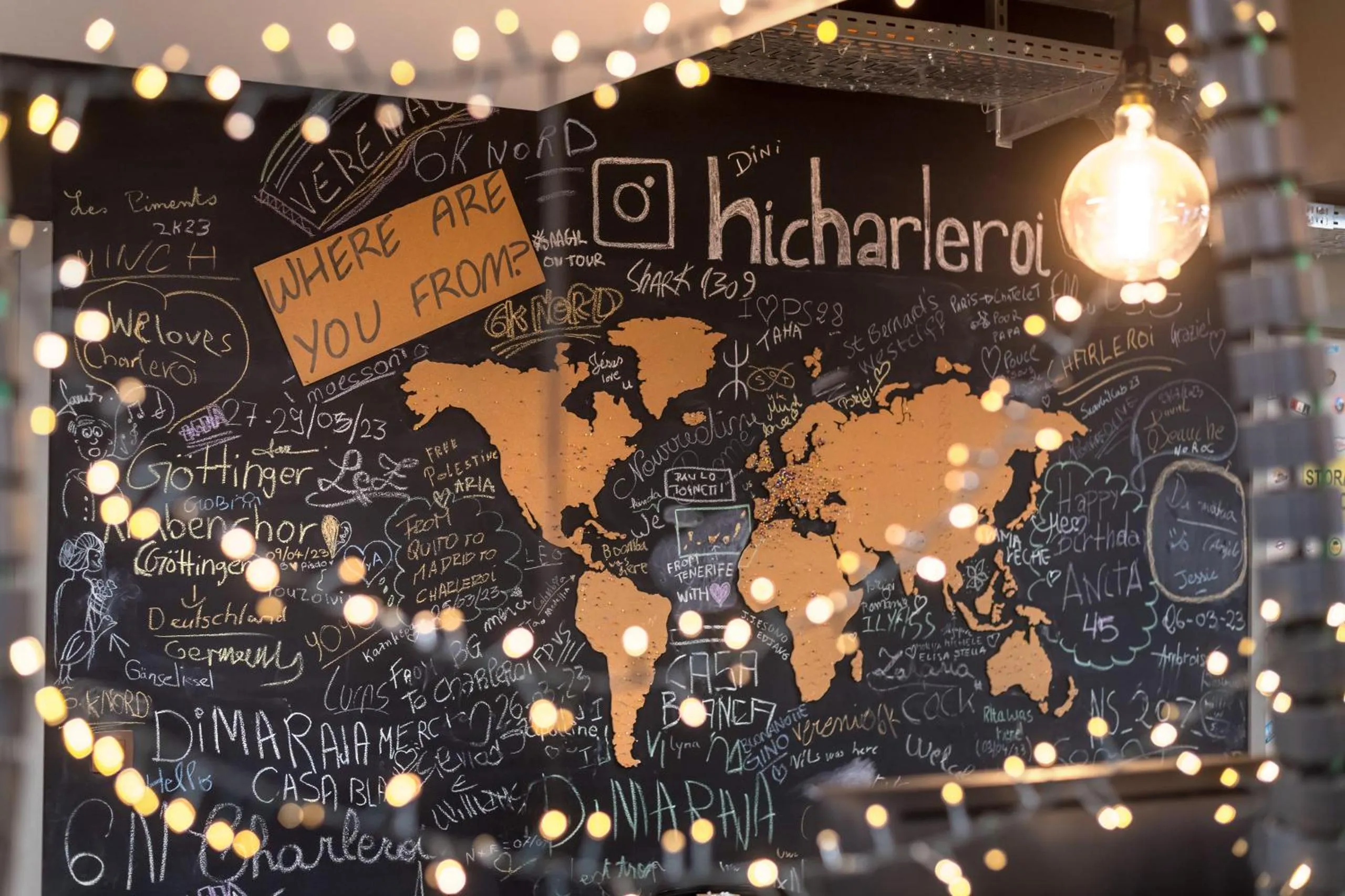 Decorative detail in Auberge Jeunesse Charleroi Youth Hostel