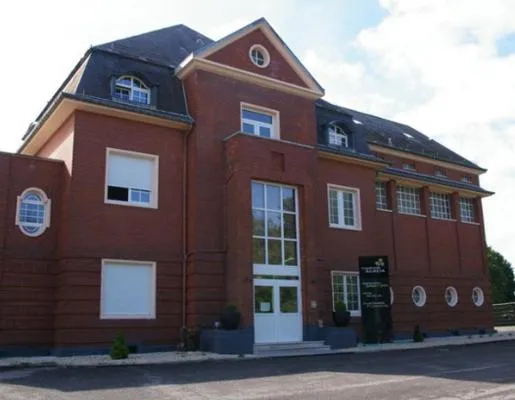 Facade/entrance in Hôtel la Régie