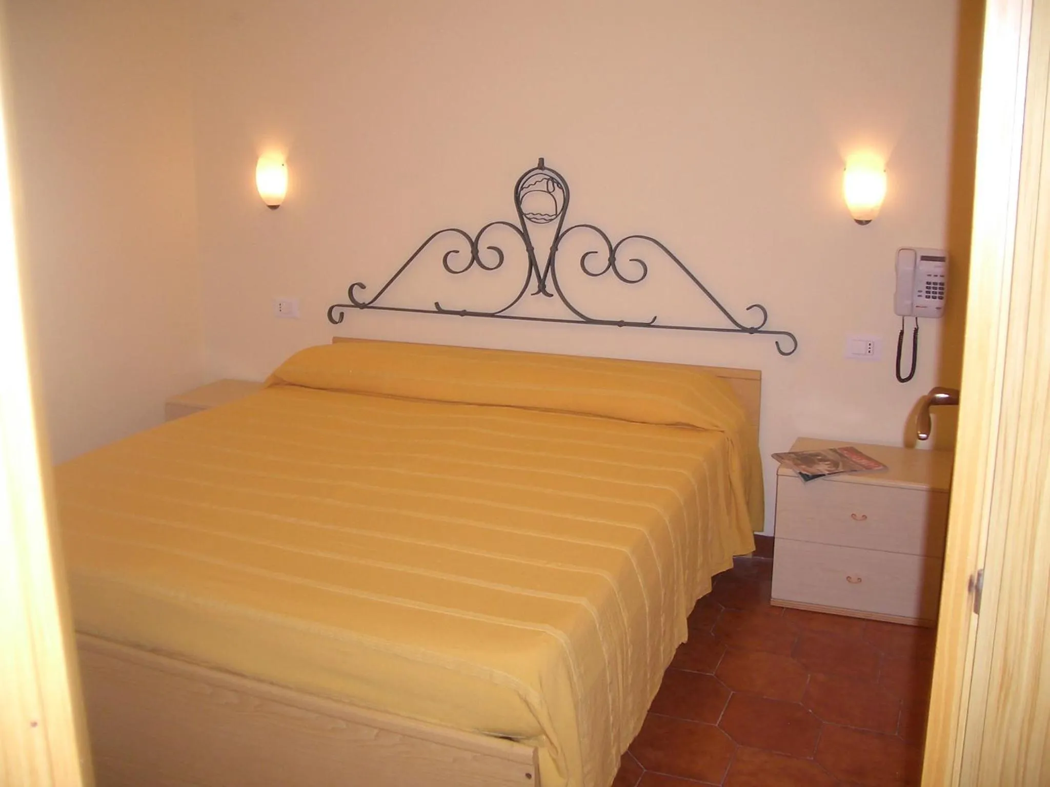 Photo of the whole room, Bed in Residence Villaggio Smedile