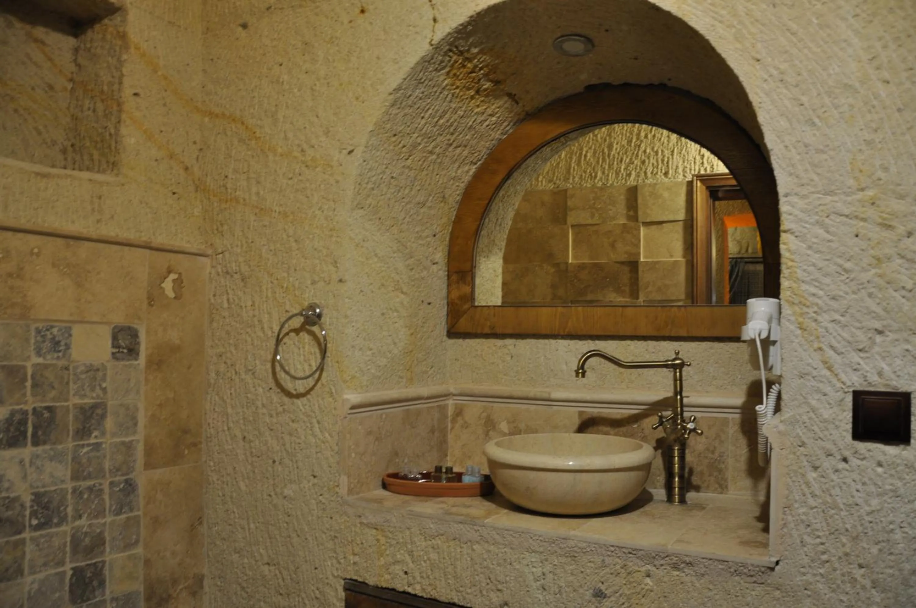 Bathroom in Çavuşin Cave House-Cappadocia