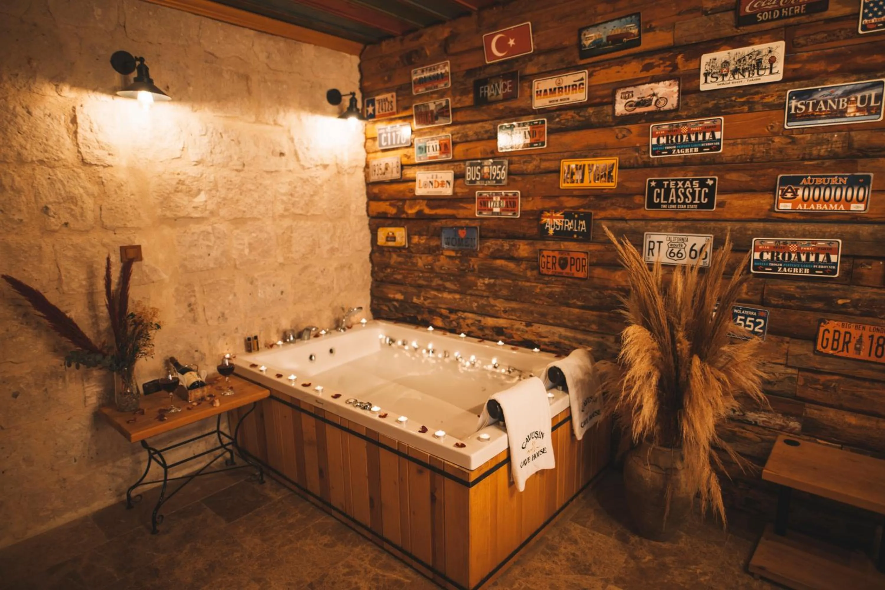 Hot Tub in Çavuşin Cave House-Cappadocia