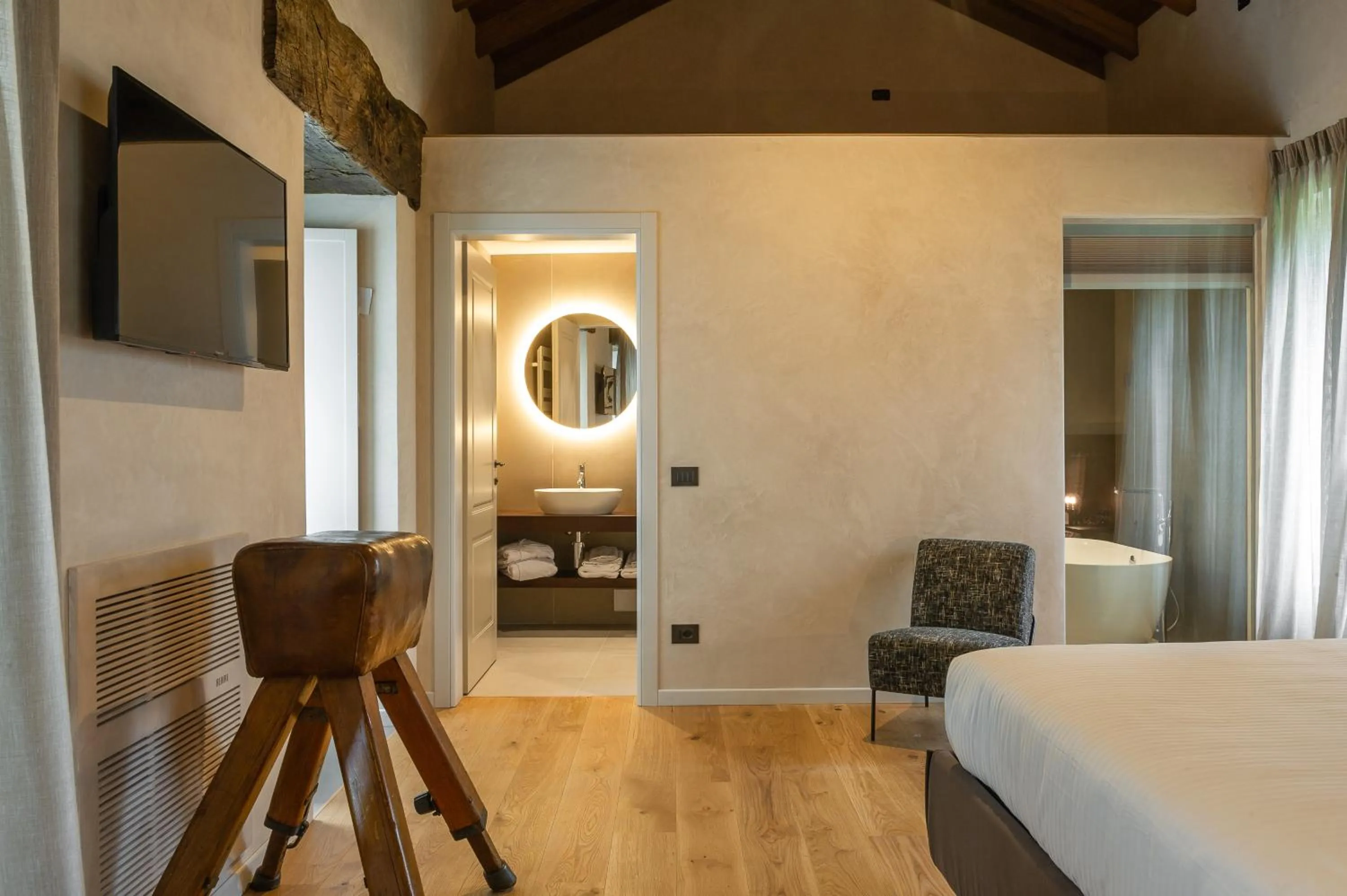 Photo of the whole room, Bed in Relais San Vigilio al Castello