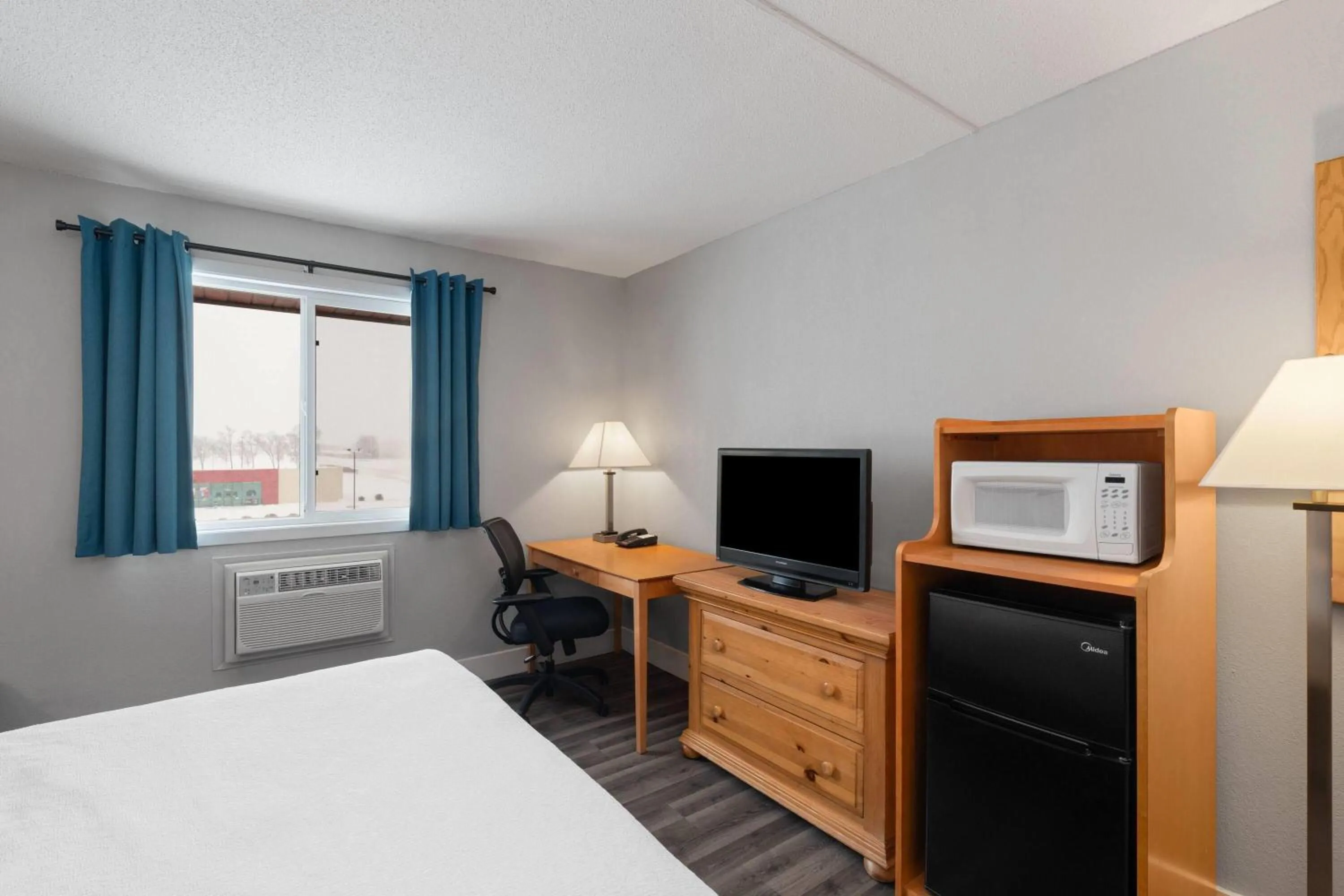 Photo of the whole room, Bed in Sauk River Inn & Suites, a Travelodge by Wyndham