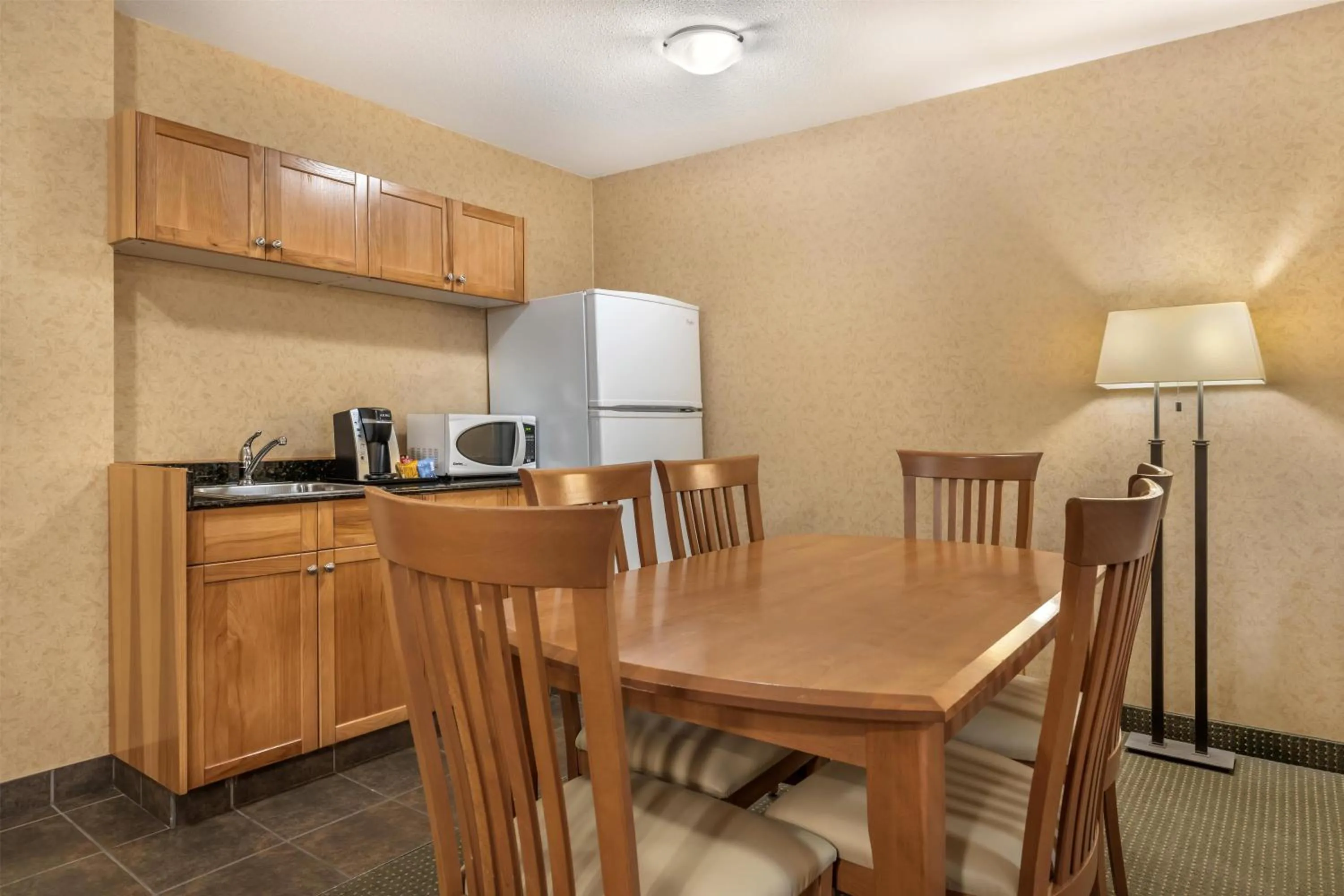 Bedroom in Best Western Sicamous Inn