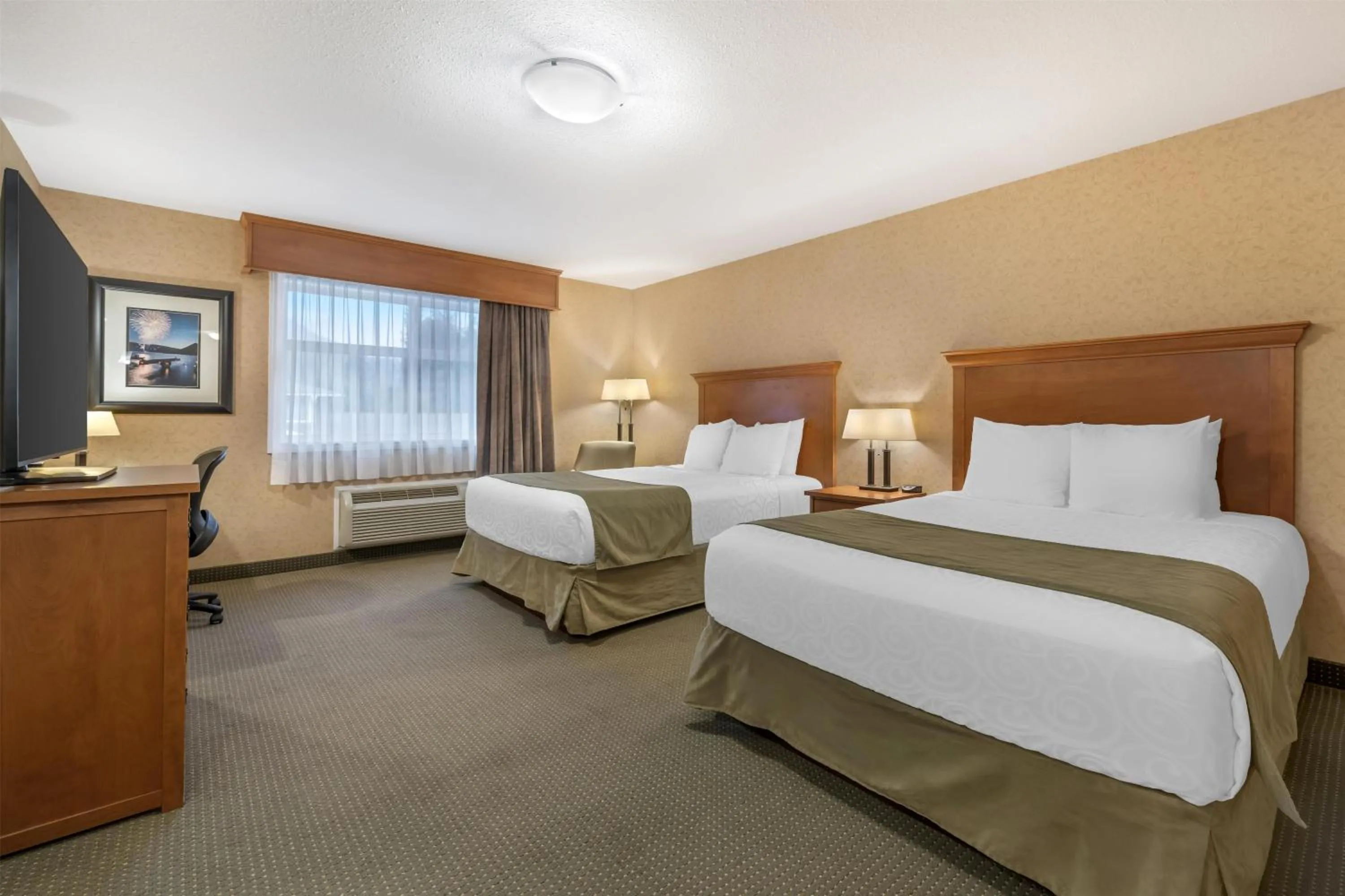 Bedroom, Bed in Best Western Sicamous Inn