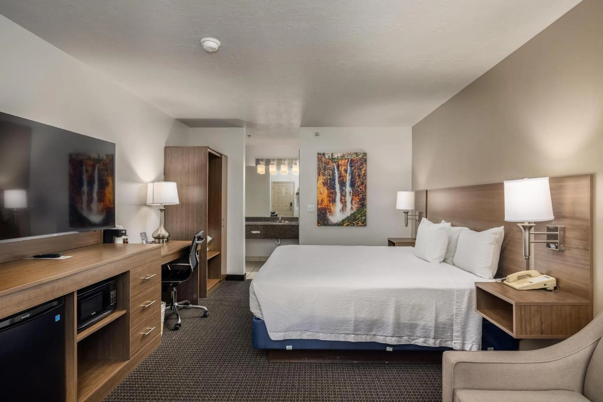 Bedroom, Bed in St. George Inn and Suites