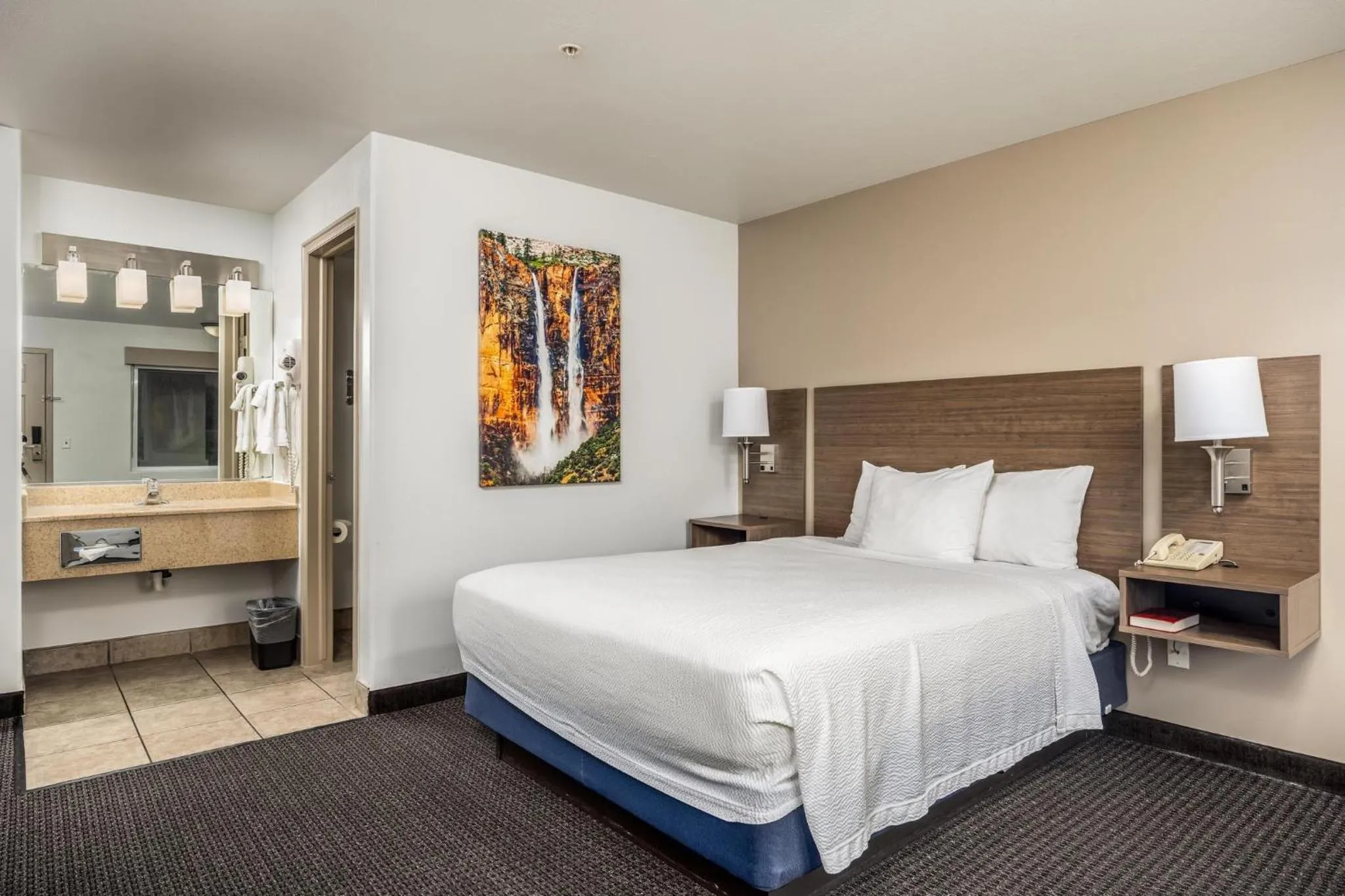 Bedroom, Bed in St. George Inn and Suites