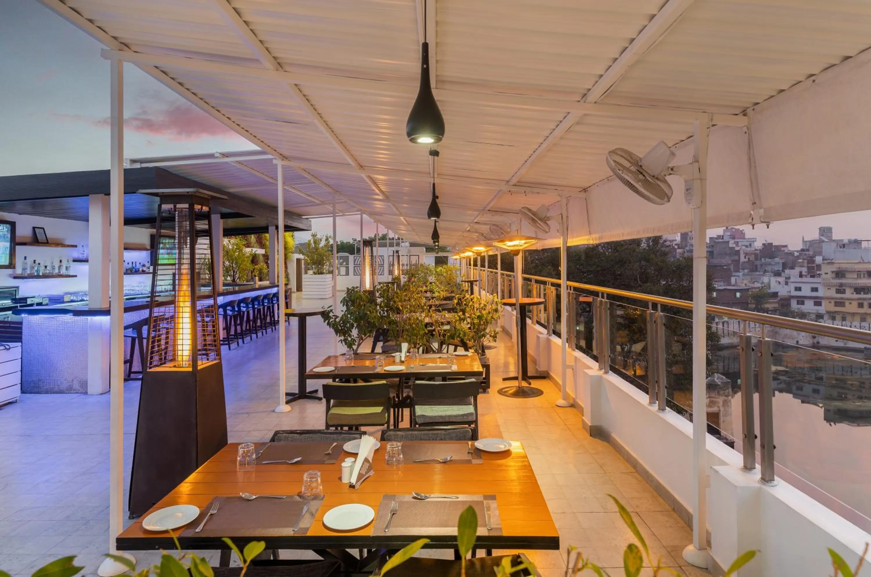 Restaurant/places to eat in Rajdarshan - A Lake View Hotel in Udaipur