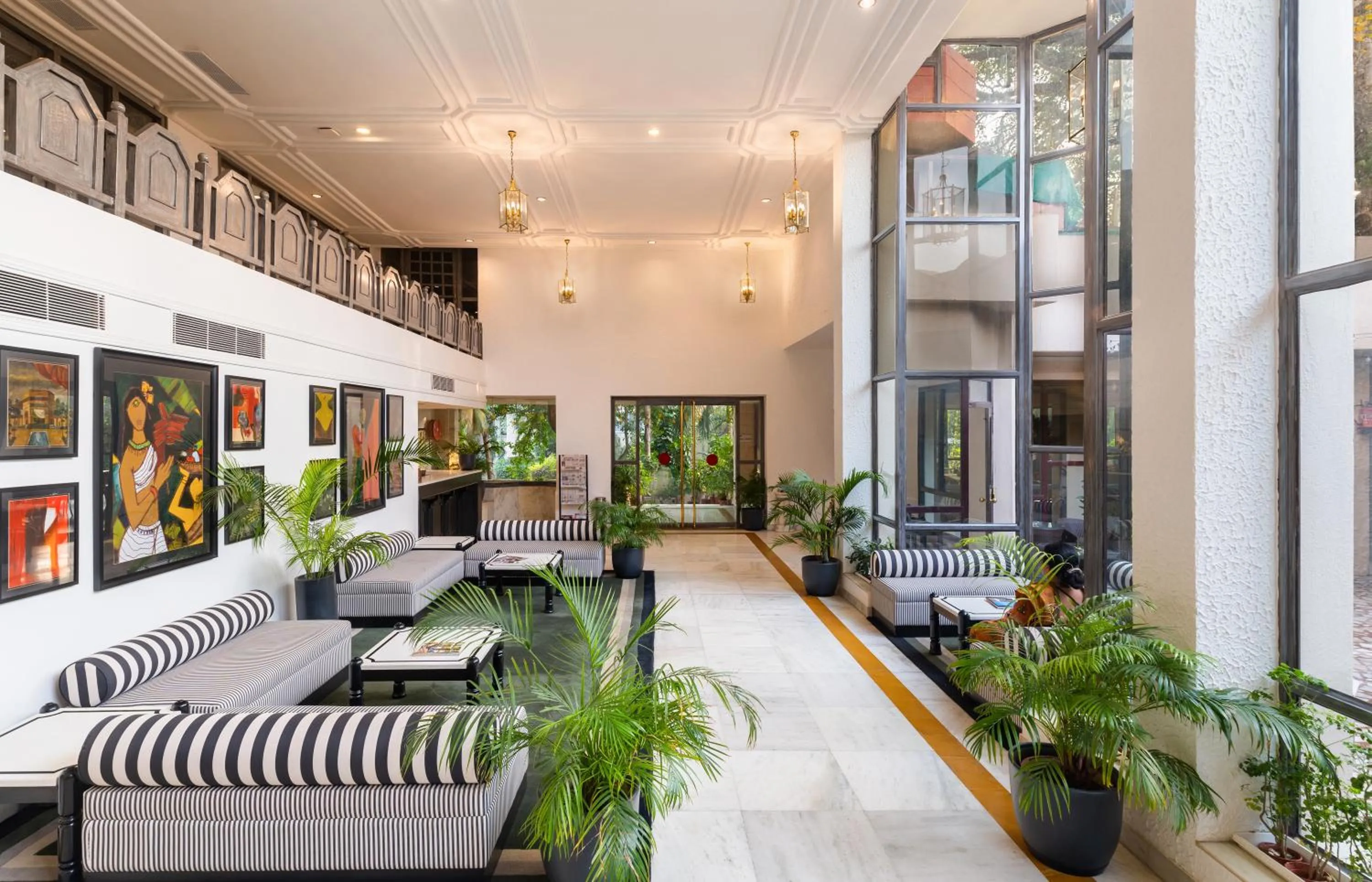 Lounge or bar in Rajdarshan - A Lake View Hotel in Udaipur