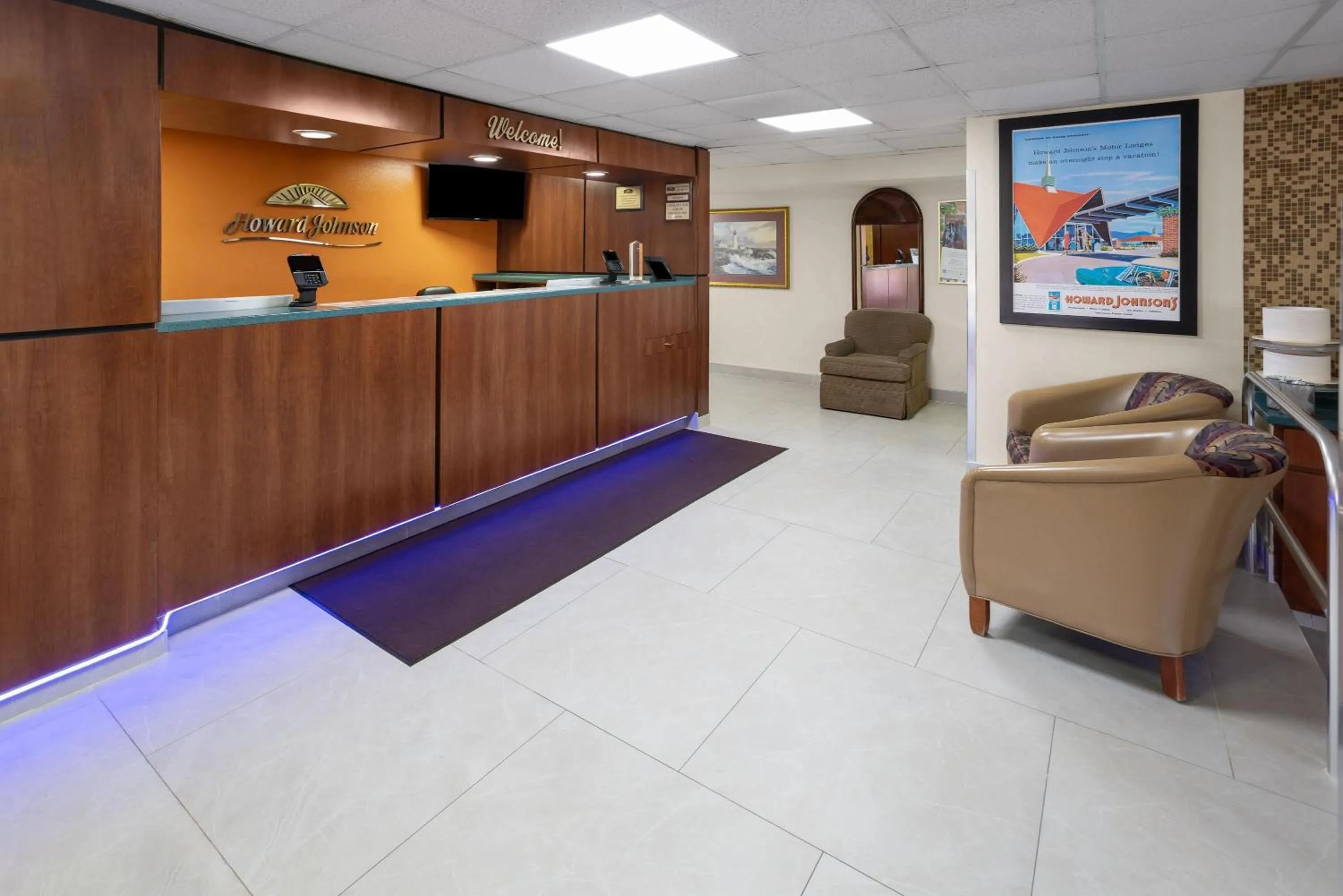Lobby or reception in Howard Johnson by Wyndham Savannah GA