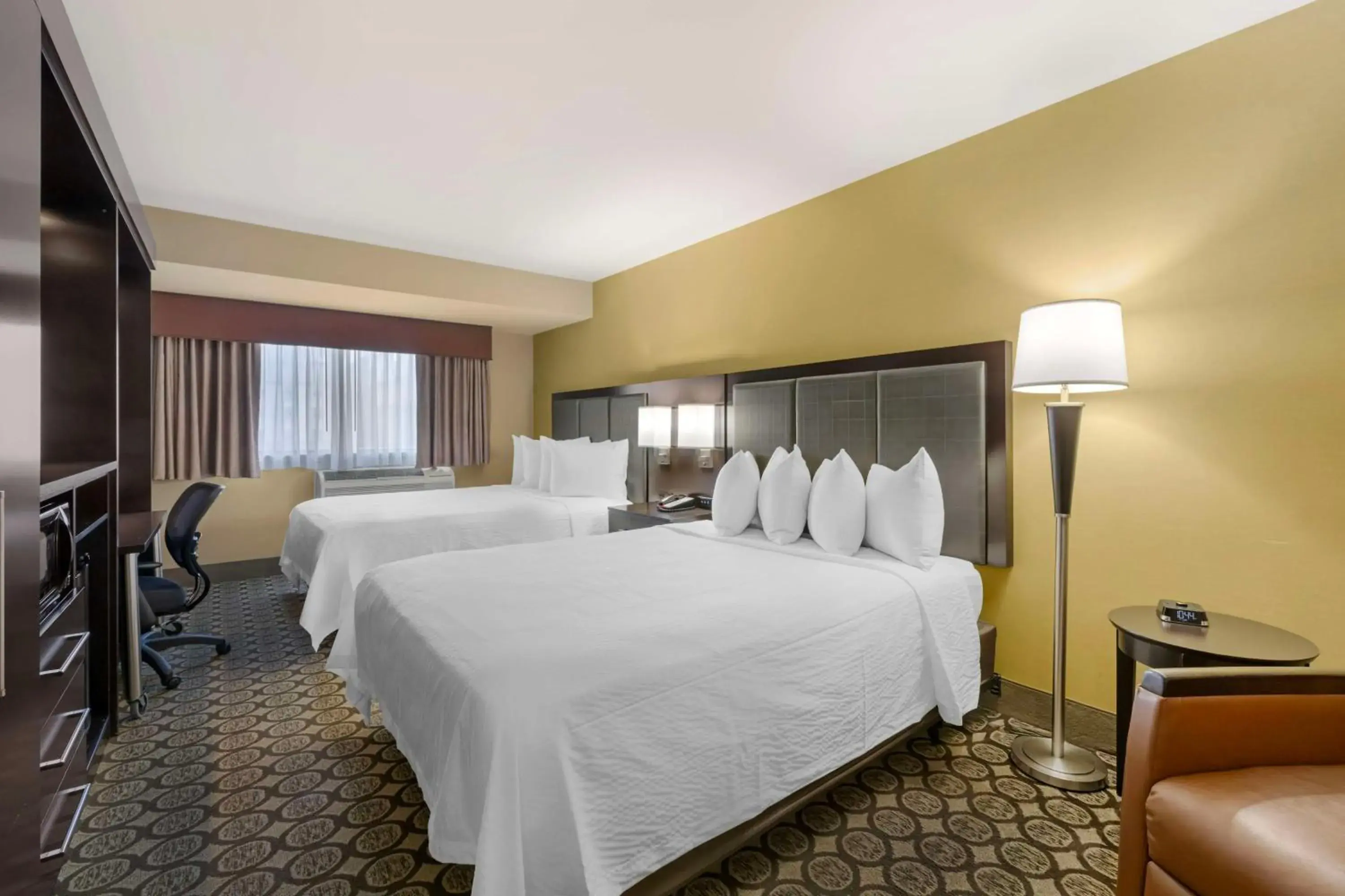 Queen Room with Two Queen Beds and Roll-In Shower - Mobility Accessible/Non-Smoking in Best Western Plus InnTowner Madison Queen Room with Two Queen Beds and Roll-In Shower - Mobility Accessible/Non-Smoking in Best Western Plus InnTowner Madison