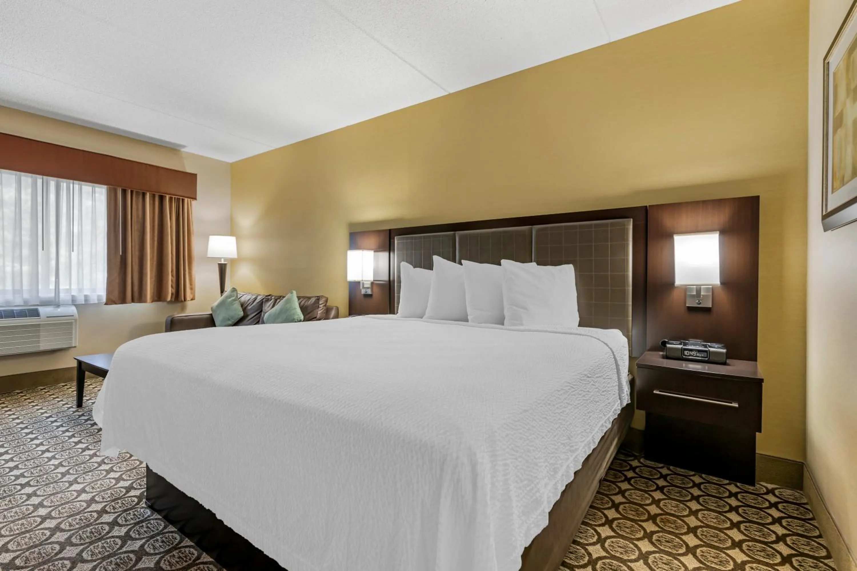 Bed in Best Western Plus InnTowner Madison