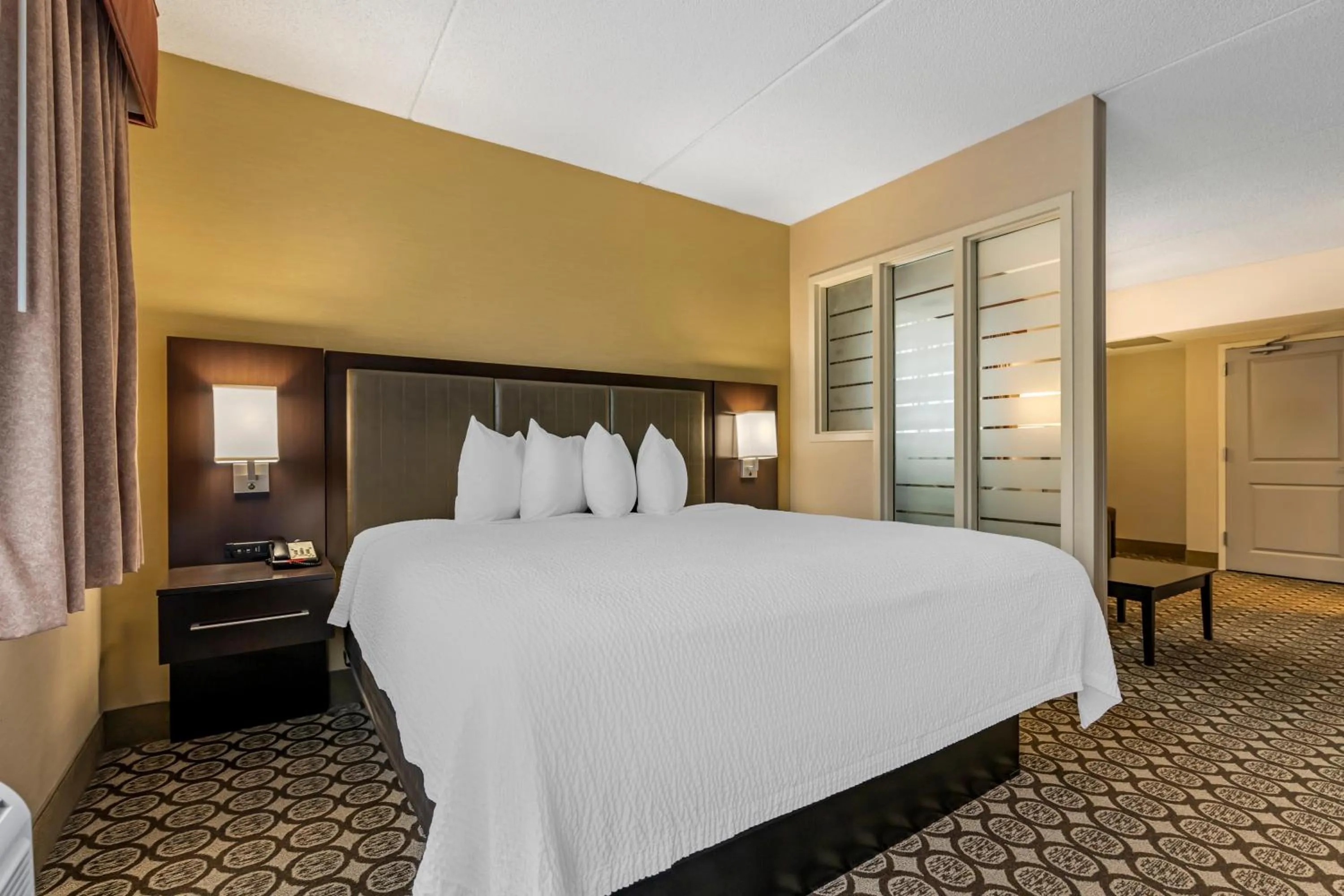 Bed in Best Western Plus InnTowner Madison