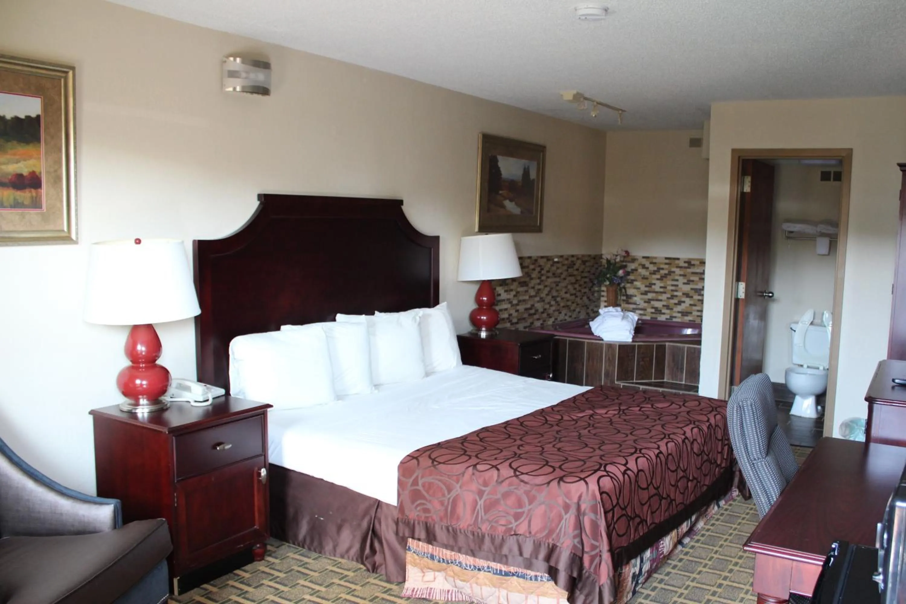 Photo of the whole room, Bed in Economy Inn - Statesville