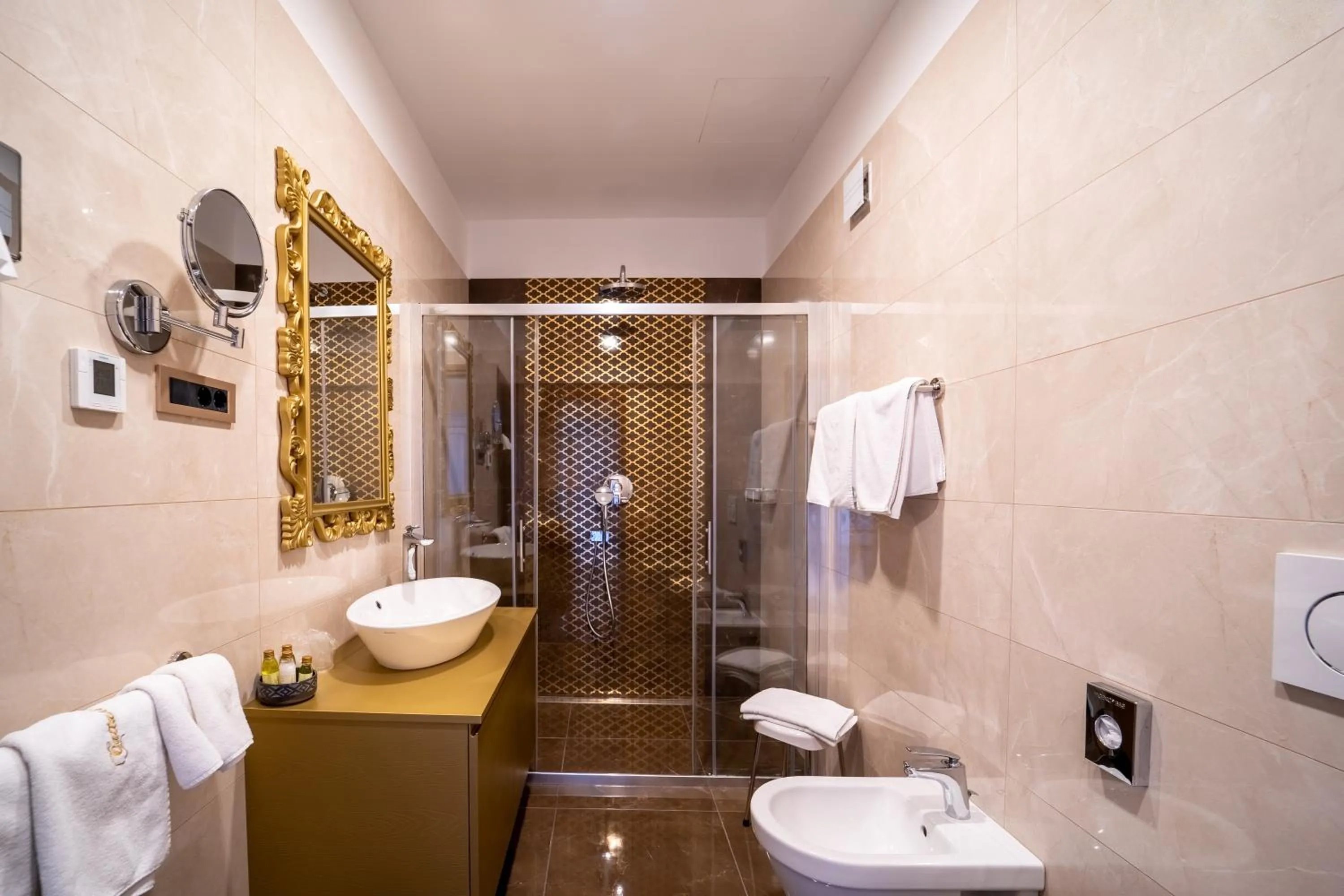 Shower in Wine Residence Cattunar