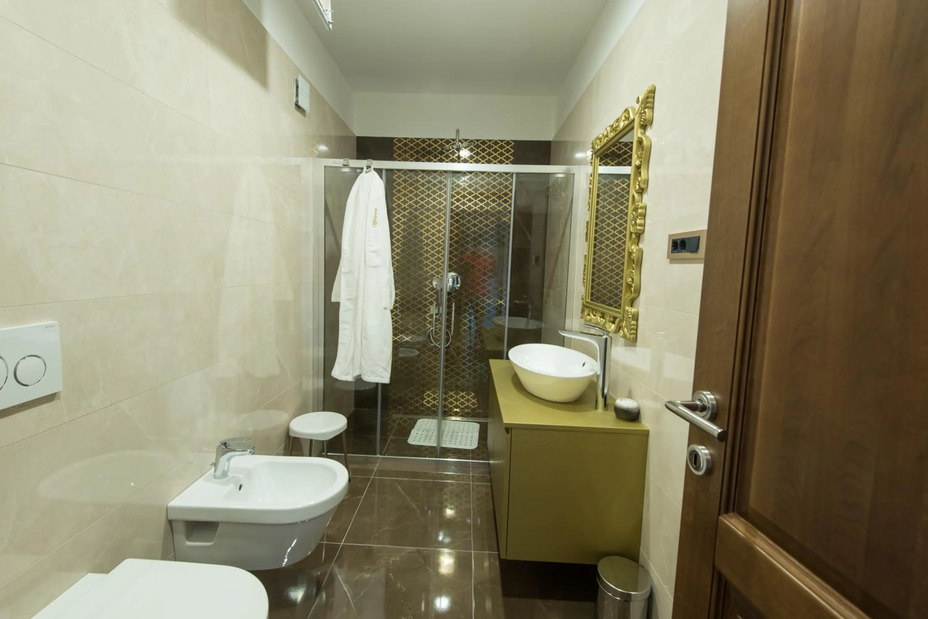 Shower in Wine Residence Cattunar