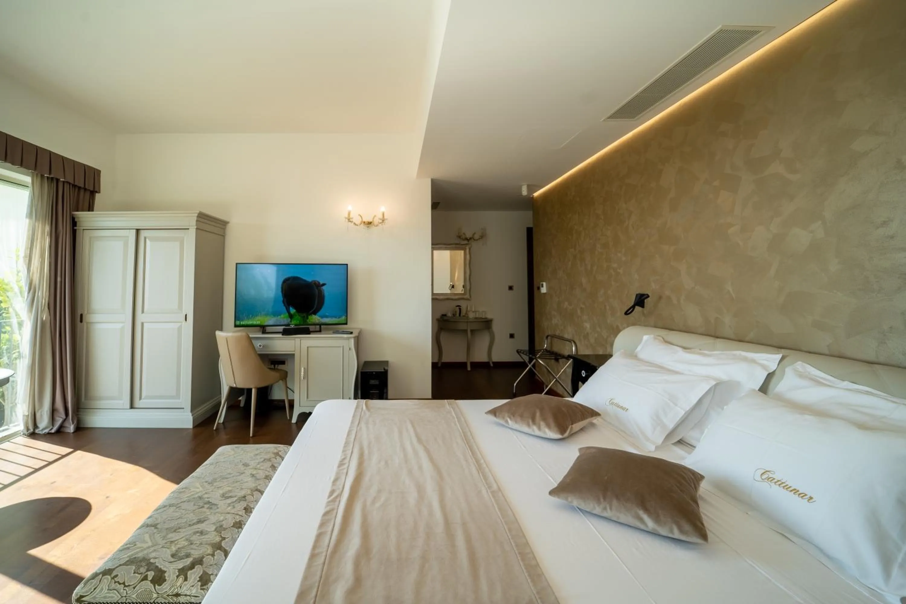 Bedroom, Bed in Wine Residence Cattunar