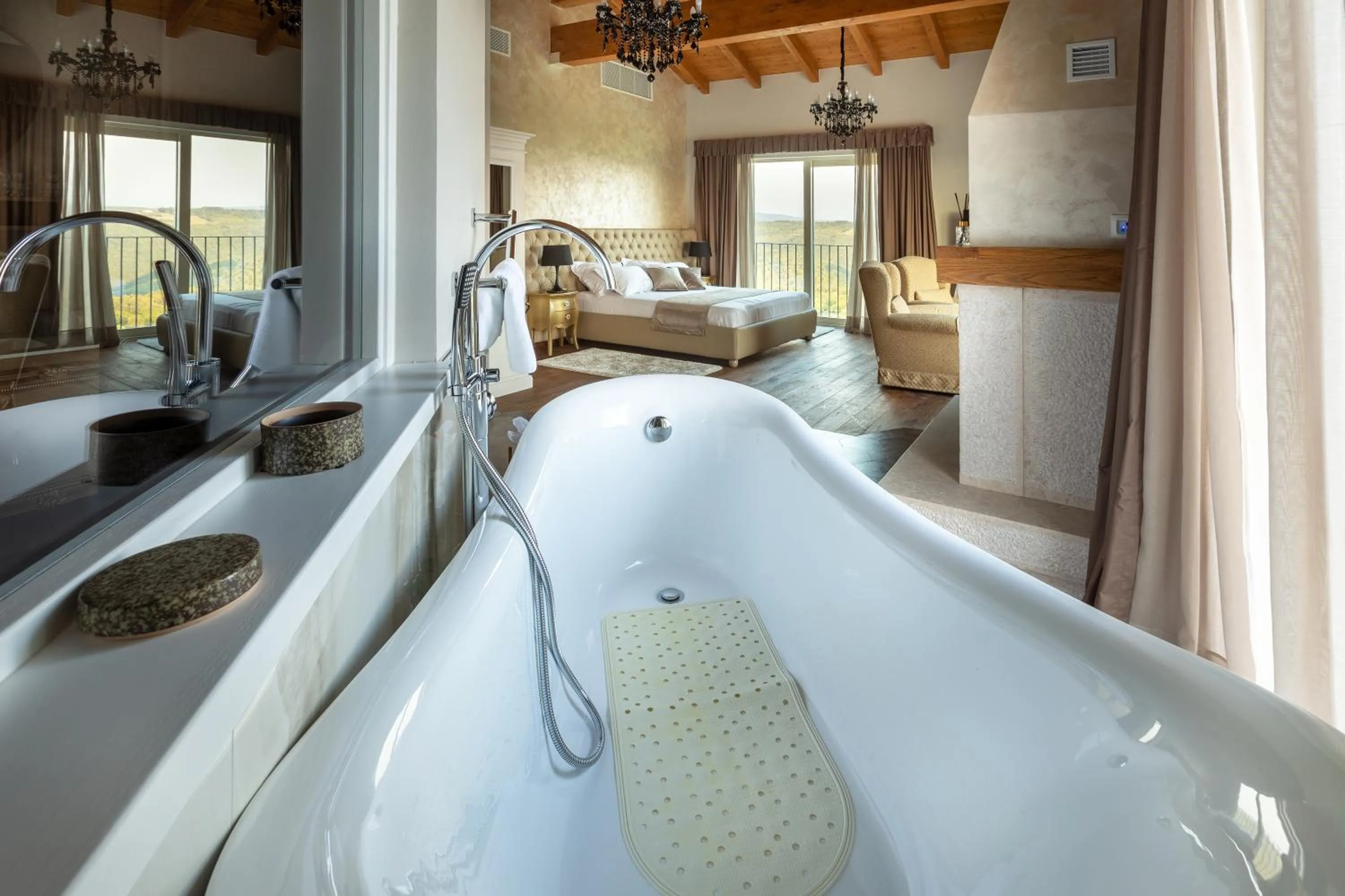 Photo of the whole room, Bed in Wine Residence Cattunar