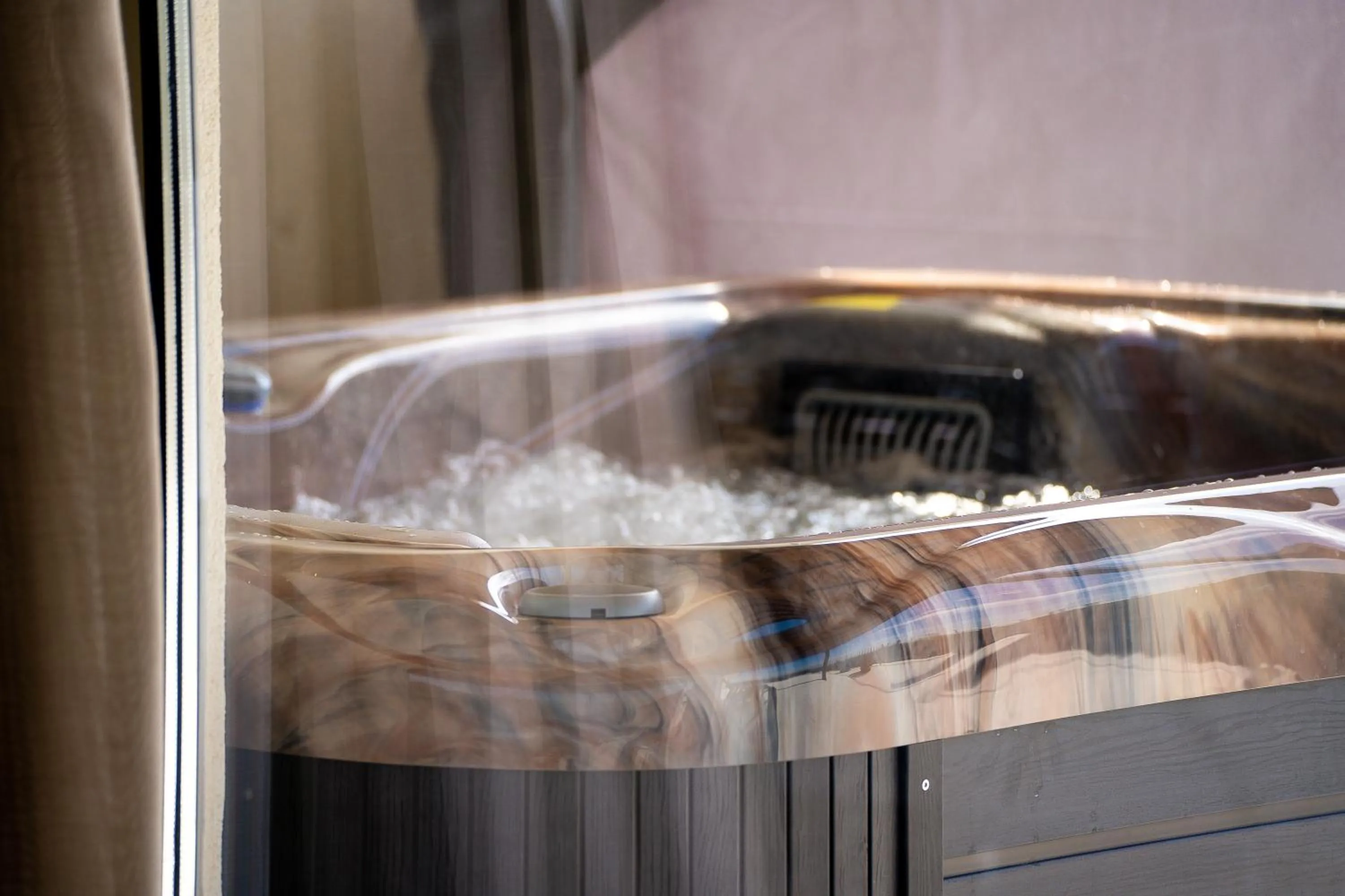 Hot Tub in Wine Residence Cattunar