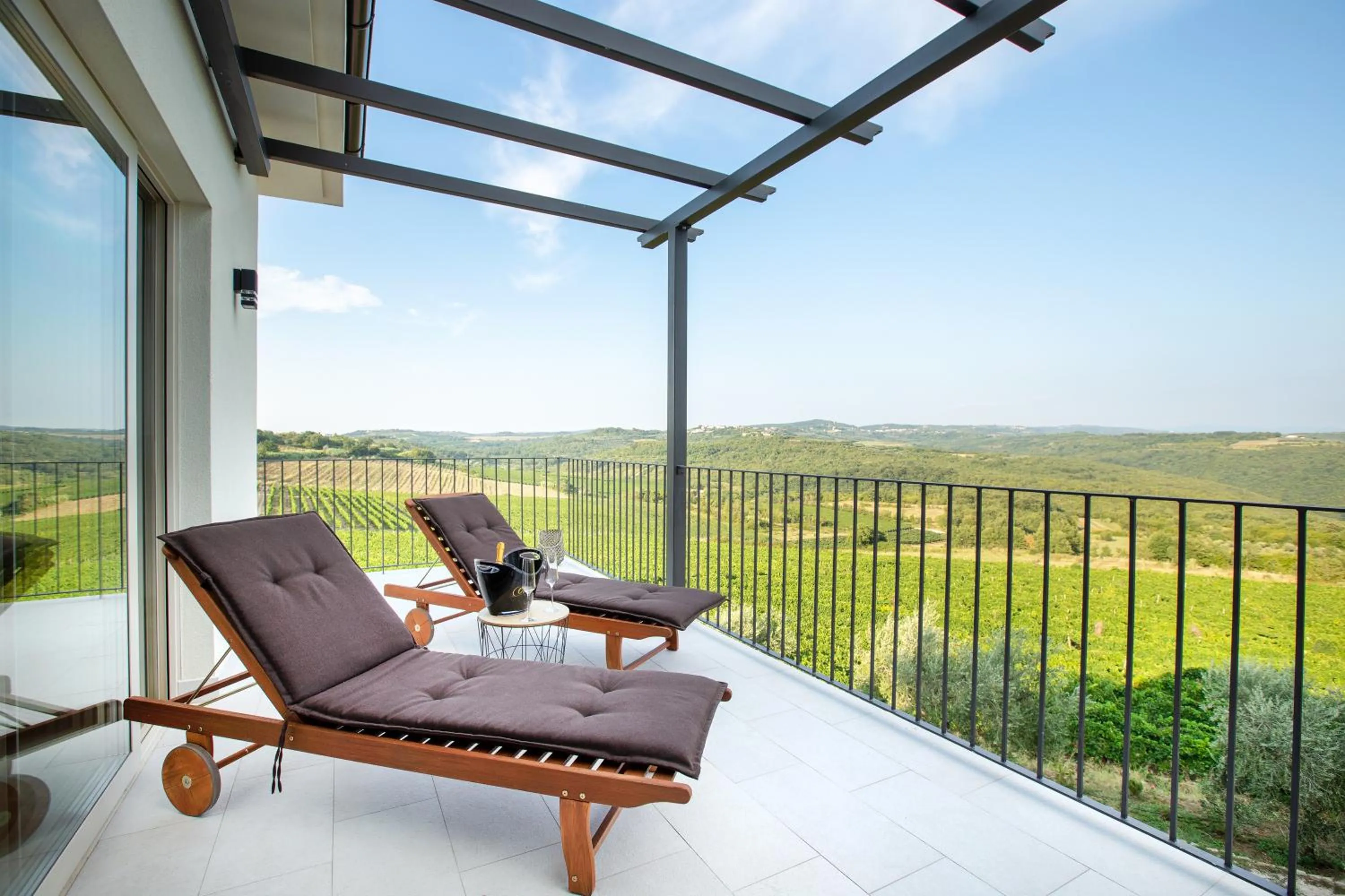 Day in Wine Residence Cattunar