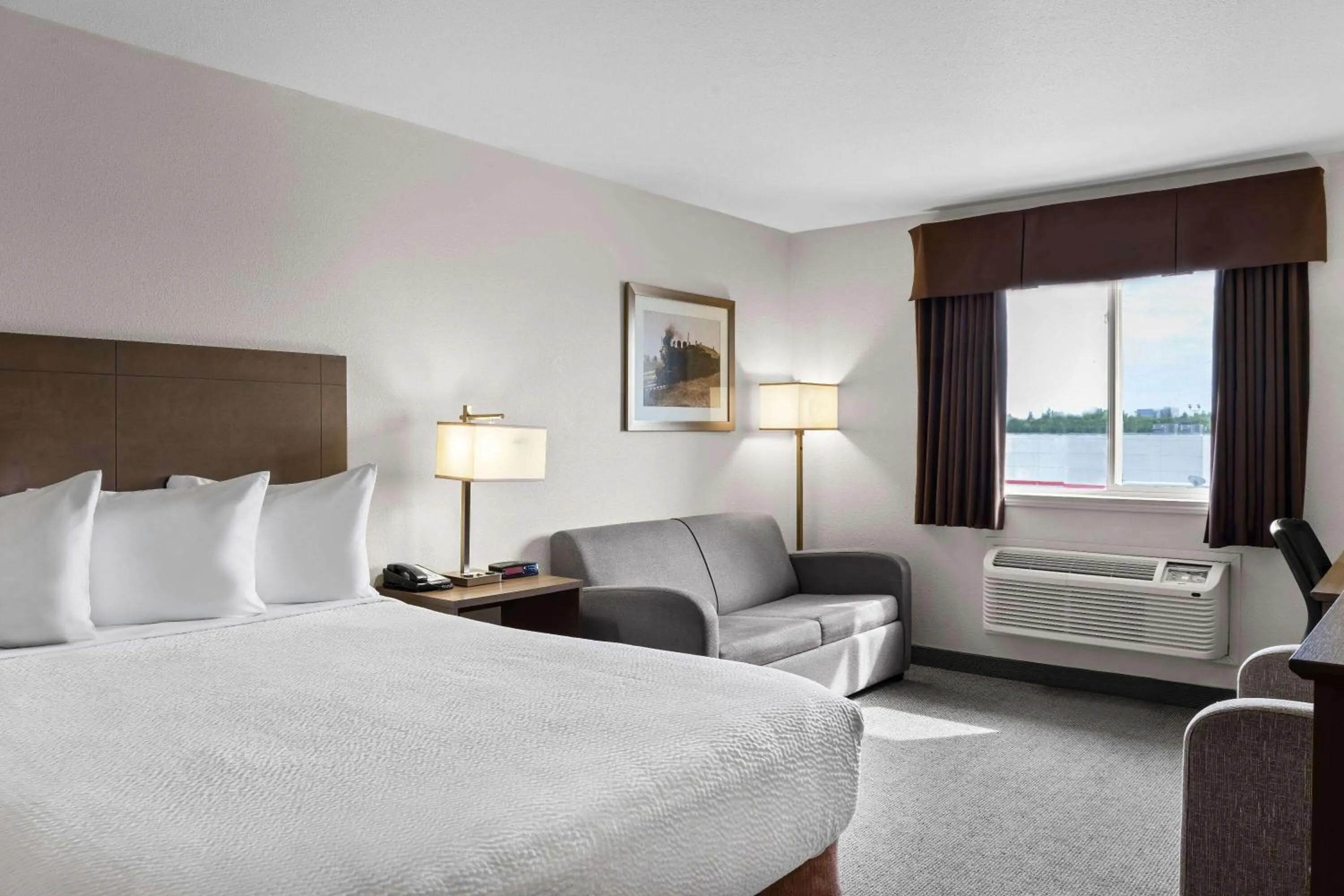 Bed in Days Inn by Wyndham Steinbach