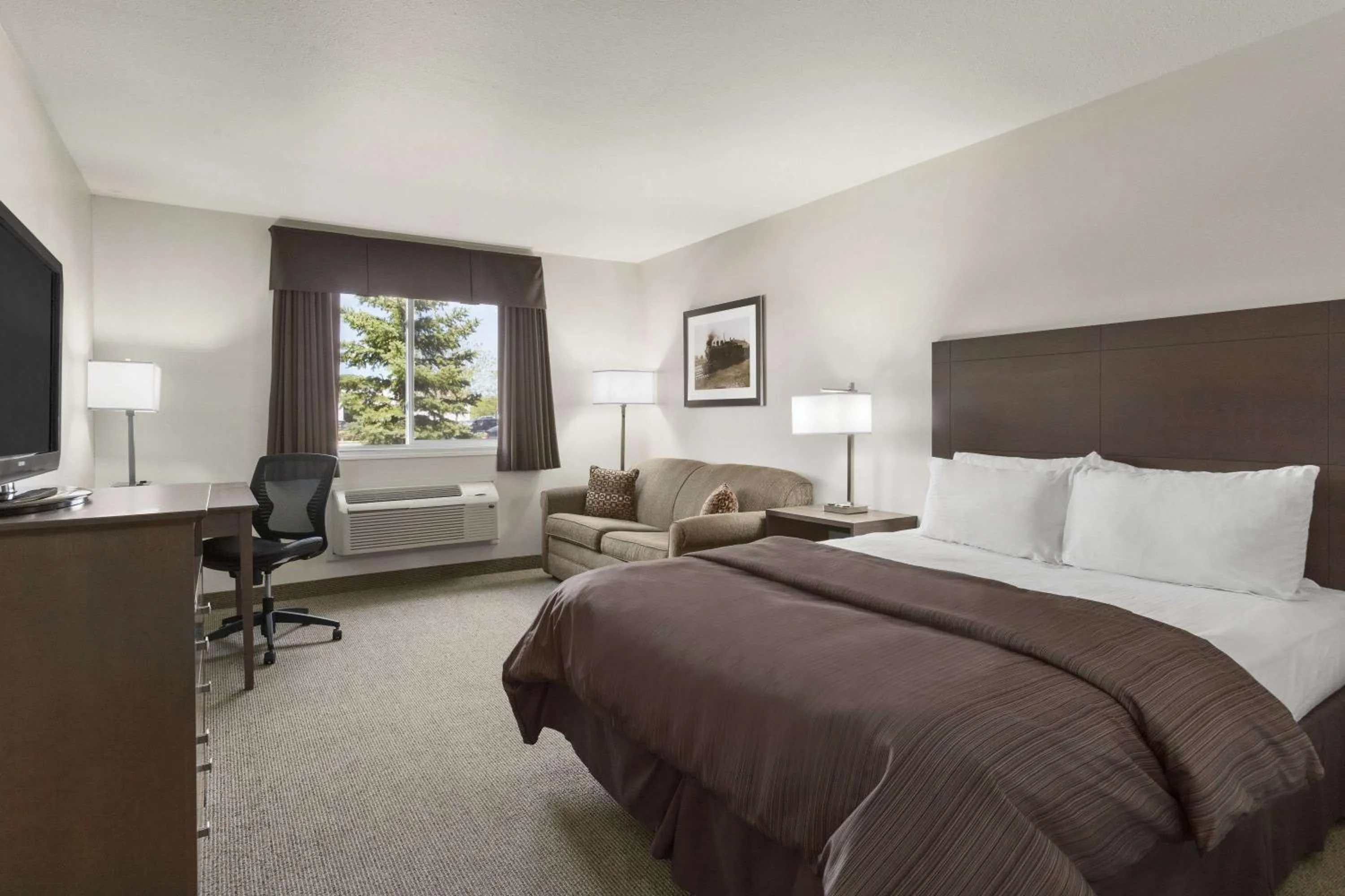 Bedroom, Bed in Days Inn by Wyndham Steinbach