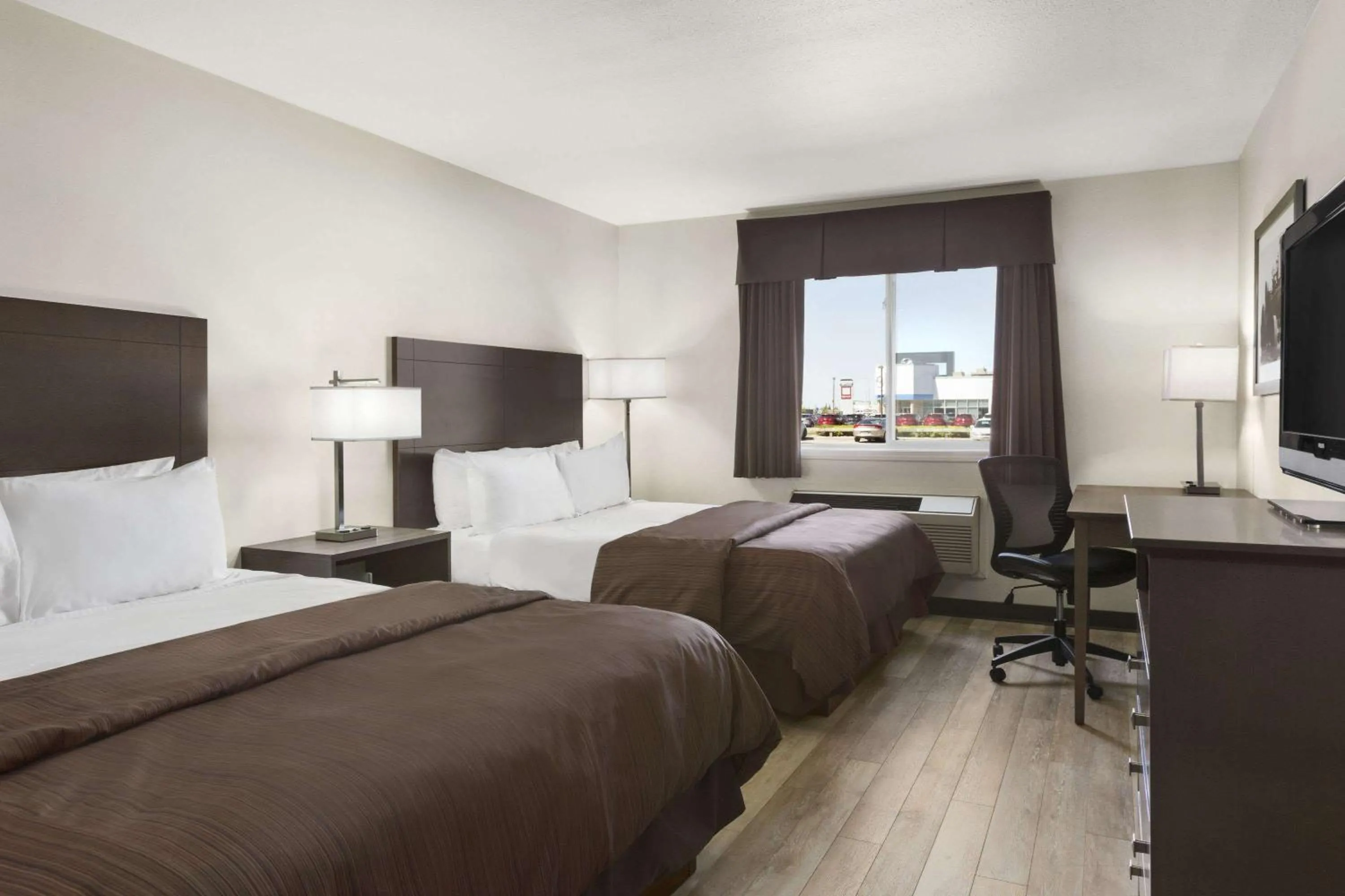 Bedroom, Bed in Days Inn by Wyndham Steinbach