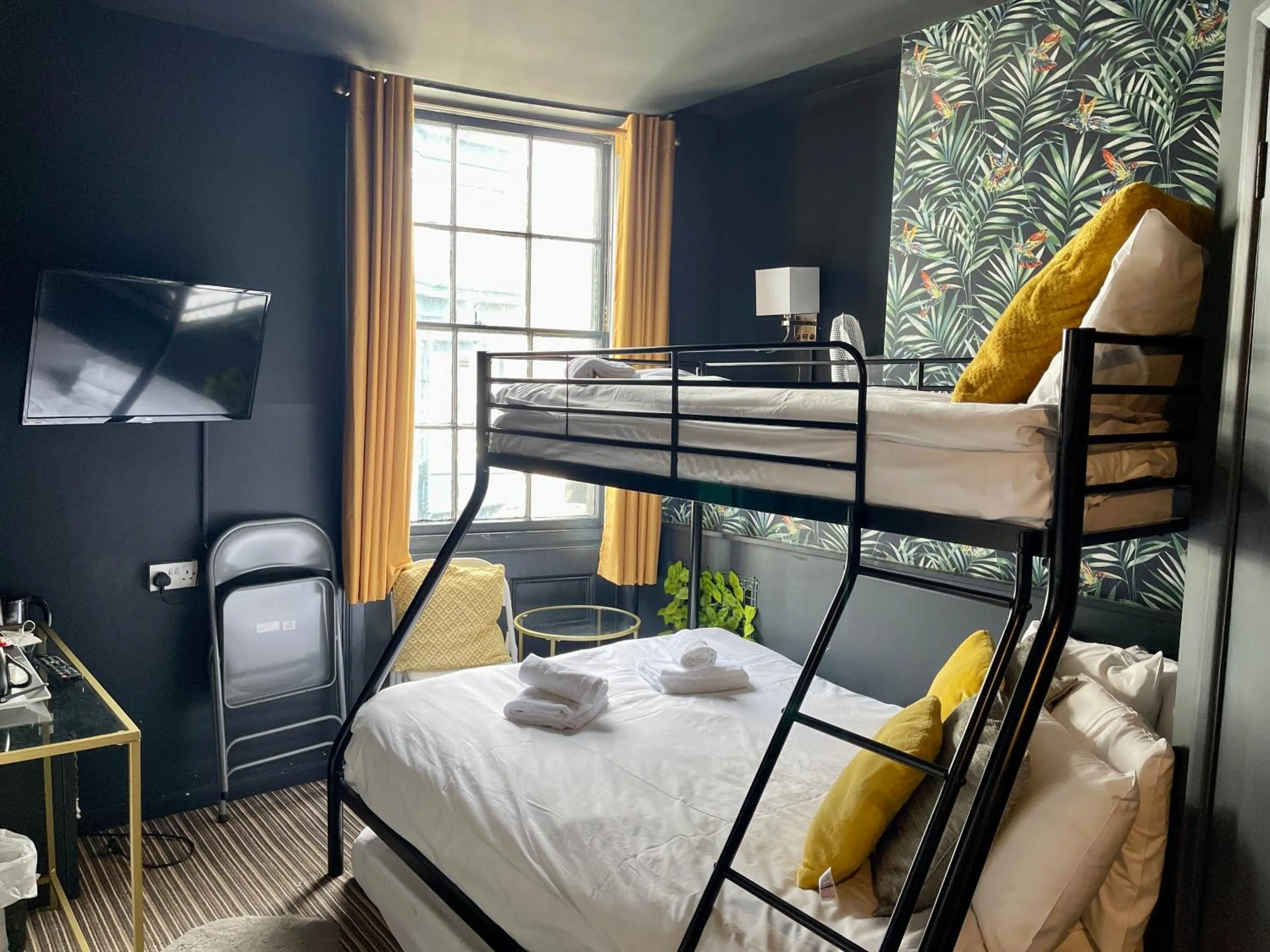 Beach, Bed in Brighton Black Hotel Kemptown