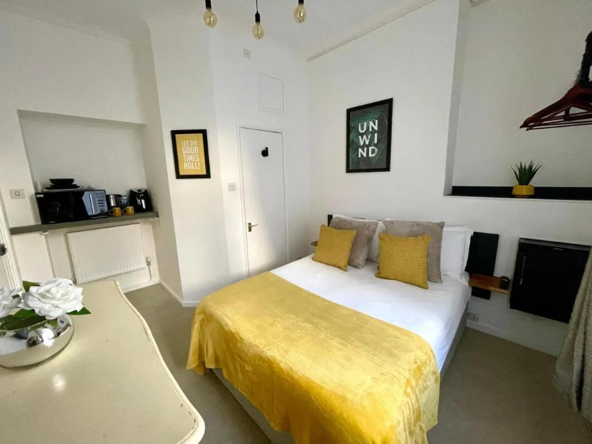 Bedroom, Bed in Blue Skye Guest House 8