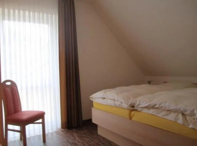 Bedroom, Bed in Hotel Café Wahlde Restaurant