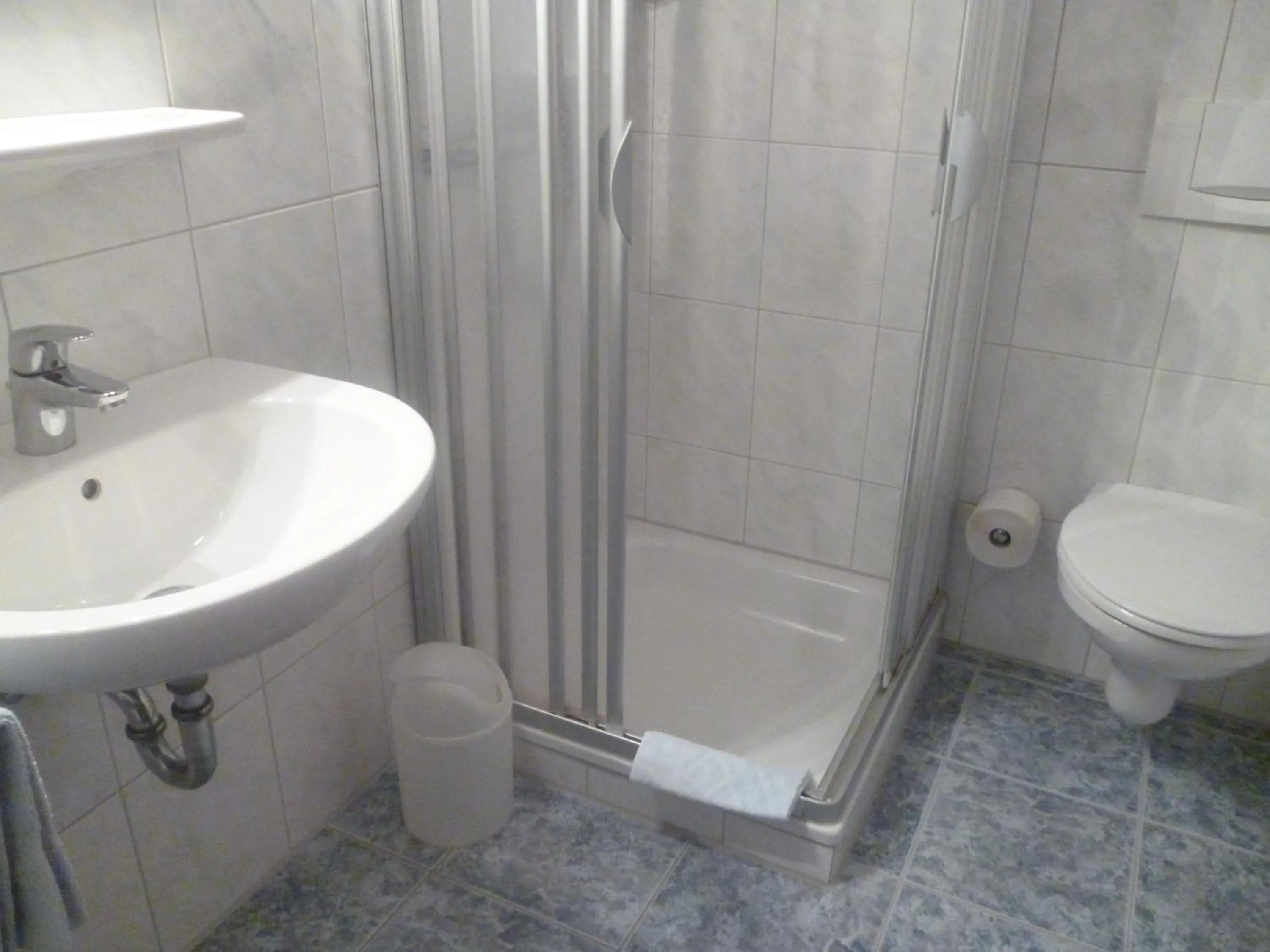 Bathroom in Hotel Land-gut-Hotel Wahlde