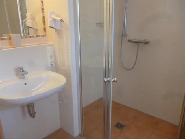 Shower in Hotel Café Wahlde Restaurant