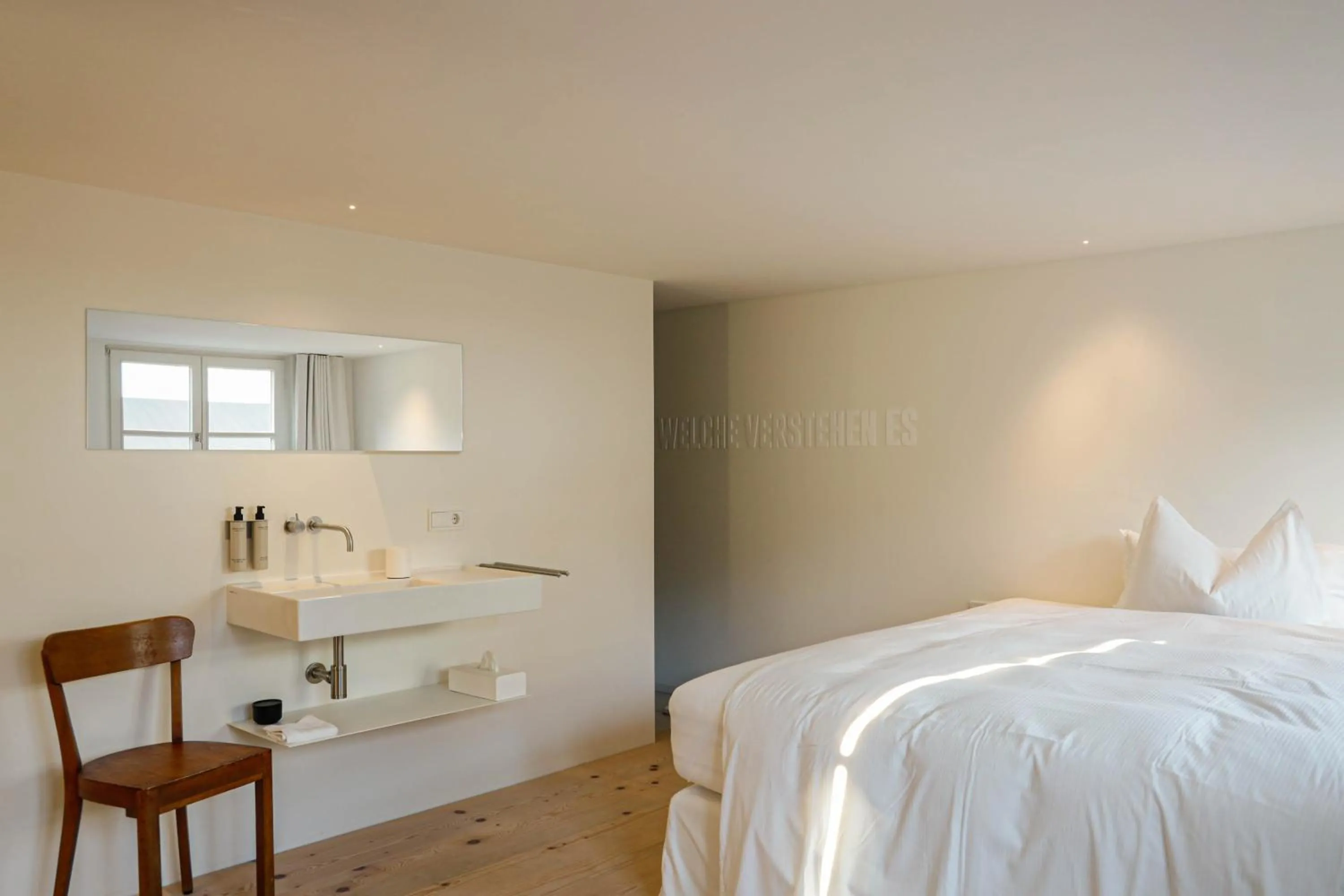 Photo of the whole room, Bed in BAR10ZIMMER