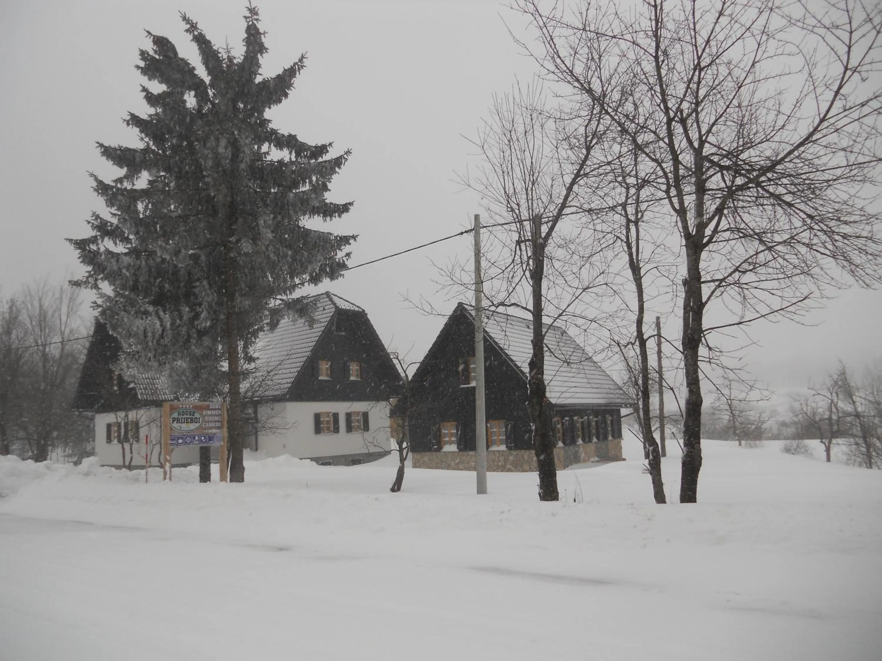 Facade/entrance in Rustic Inn River 2