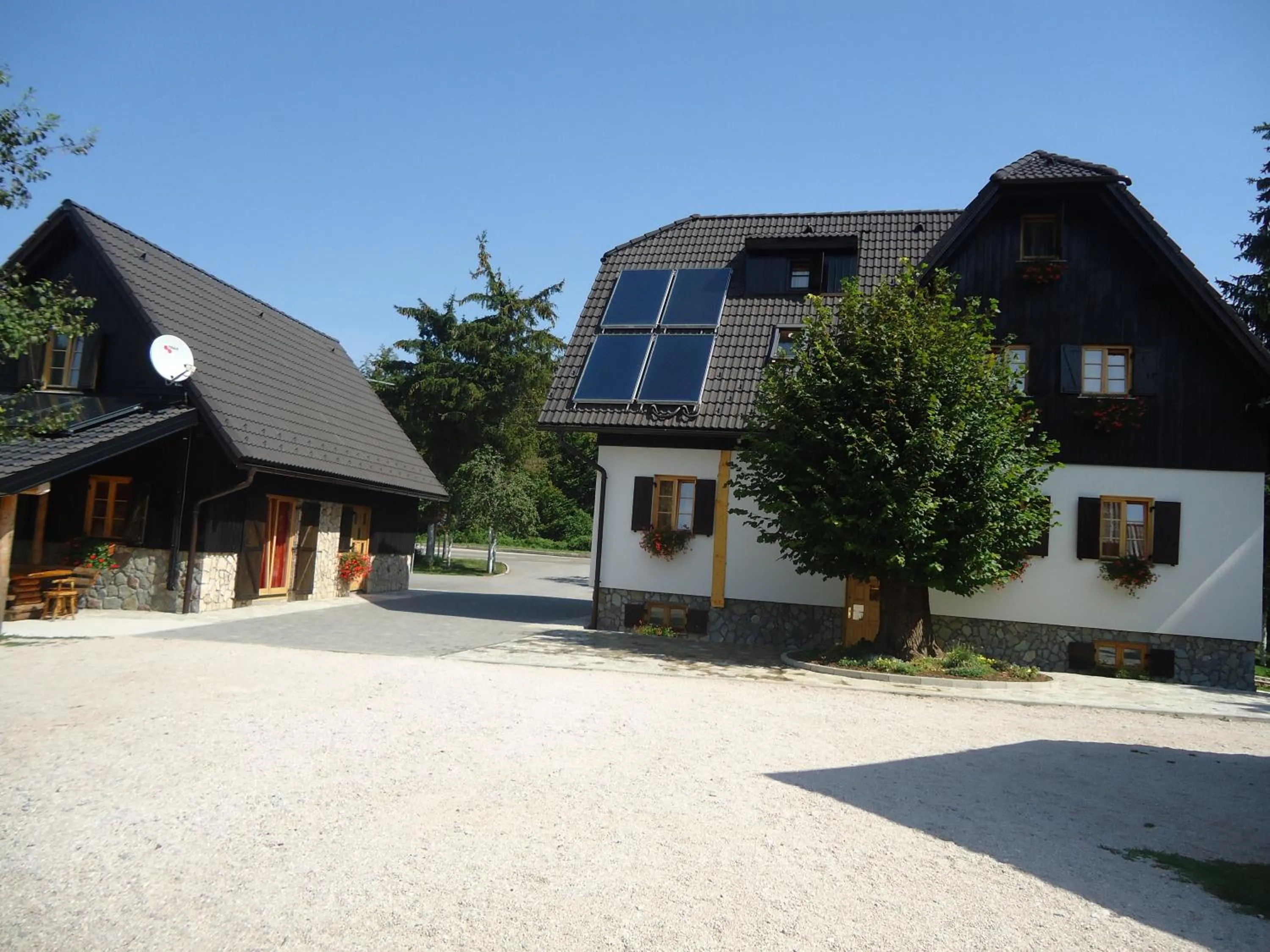 Facade/entrance in Rustic Inn River 2