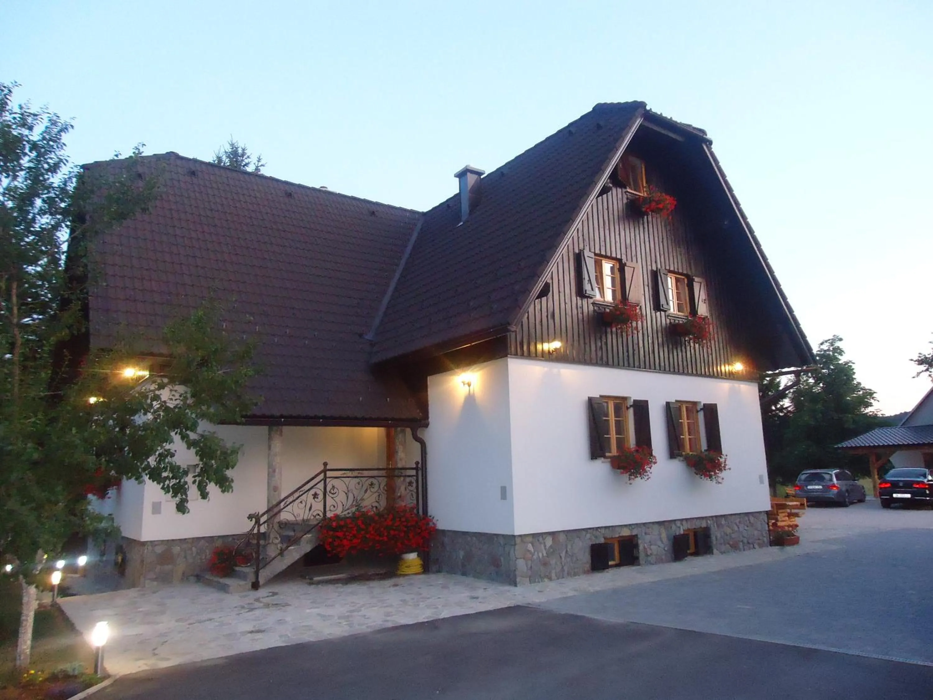 Facade/entrance in Rustic Inn River 2