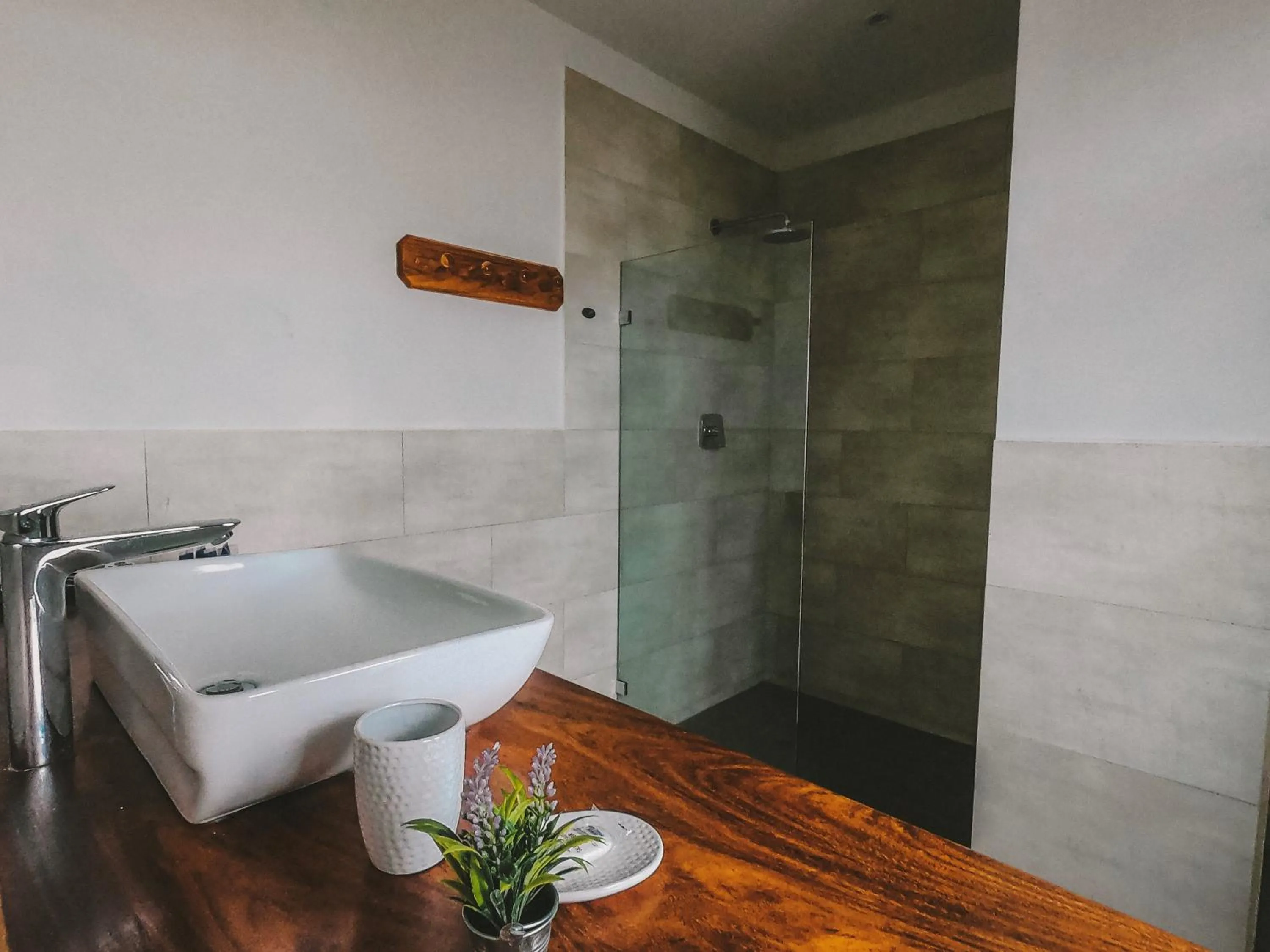 Shower in Hotel Pedasí Nature Paradise