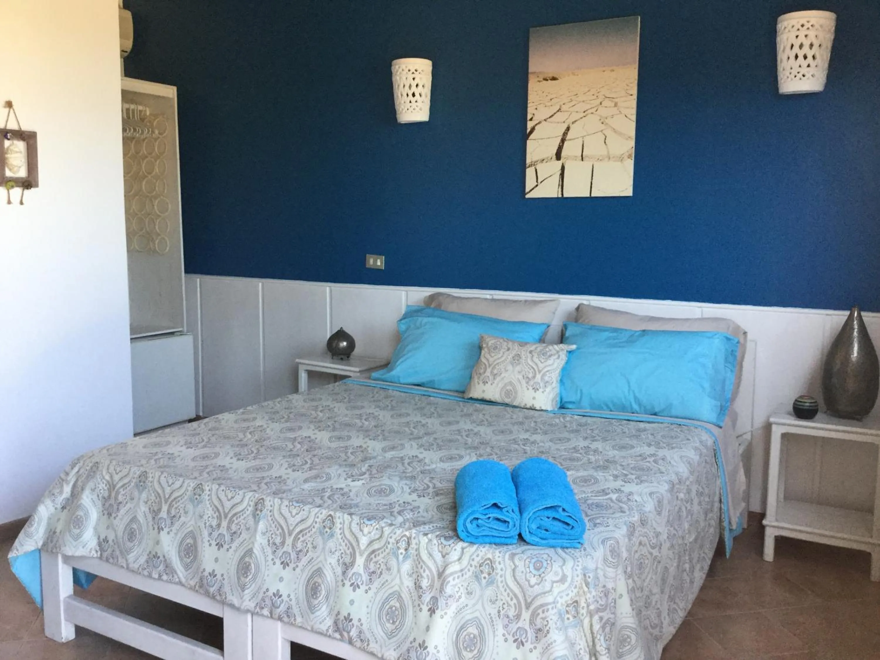 Photo of the whole room, Bed in Eldorado Lodge and Restaurant