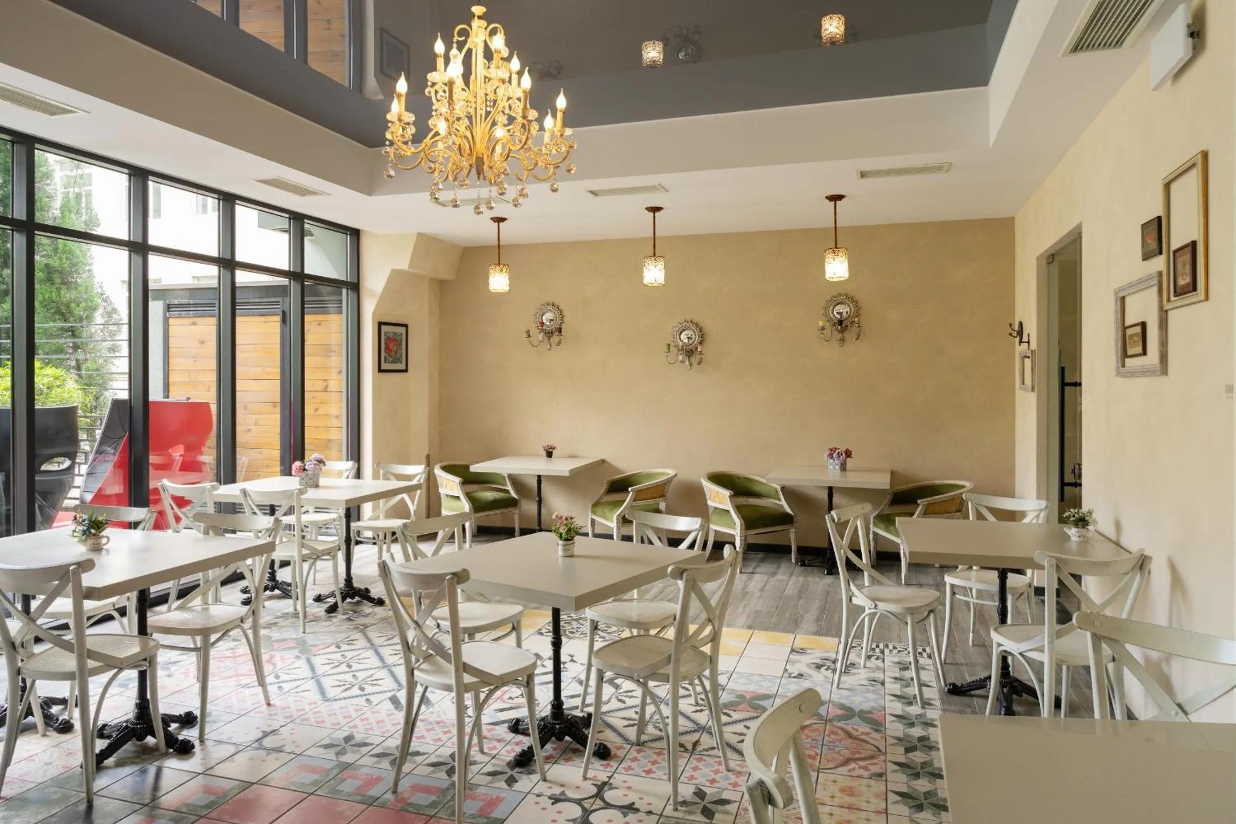 Restaurant/places to eat in Sephia Hotel