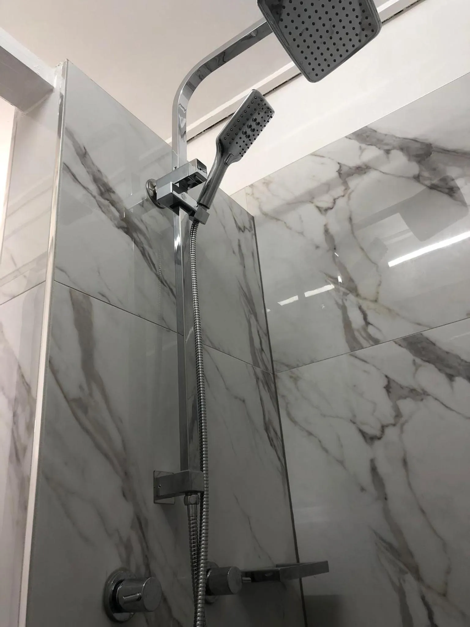 Bathroom in Gladstone CBD Motel