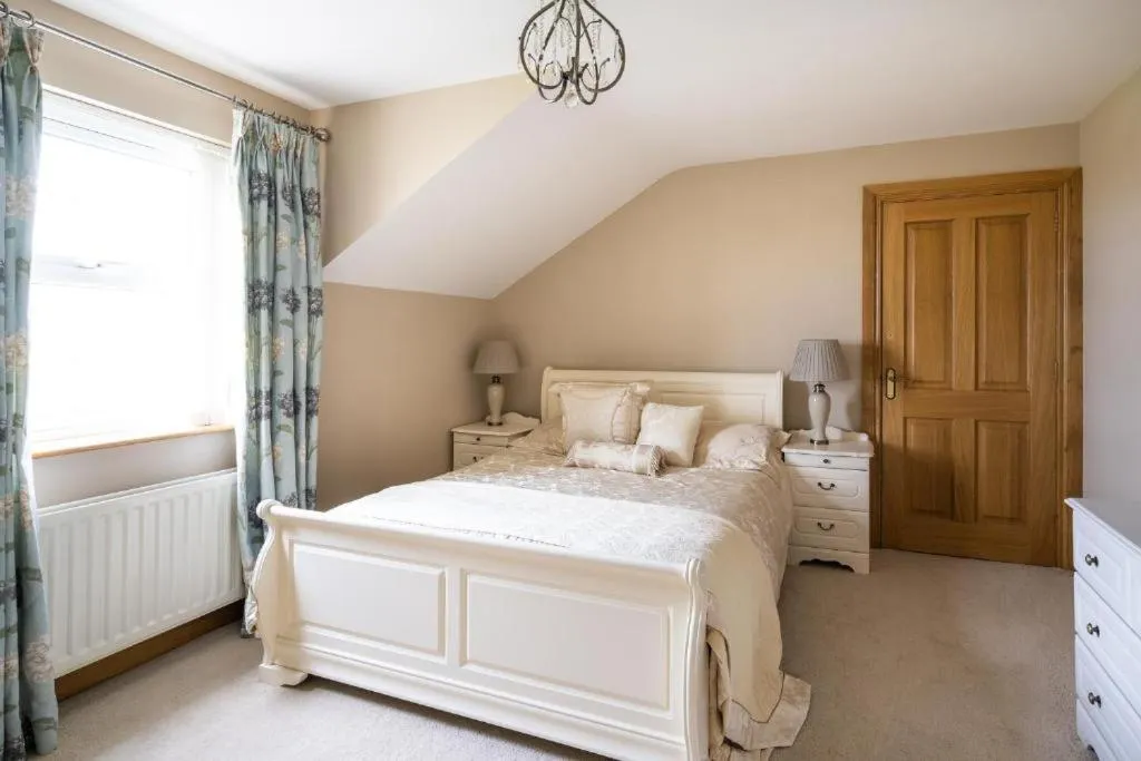 Bedroom, Bed in Drum Manor