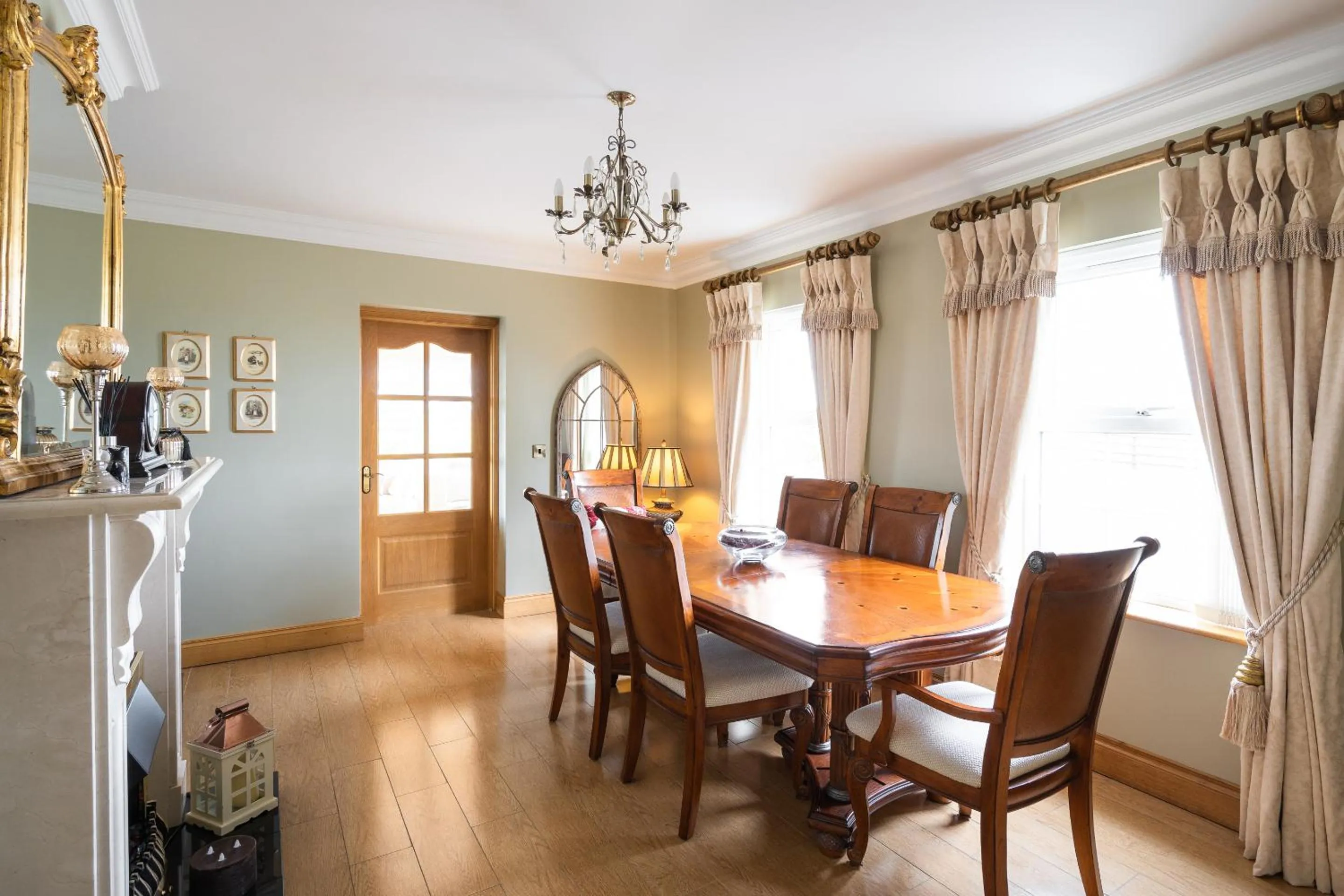 Dining area in Drum Manor