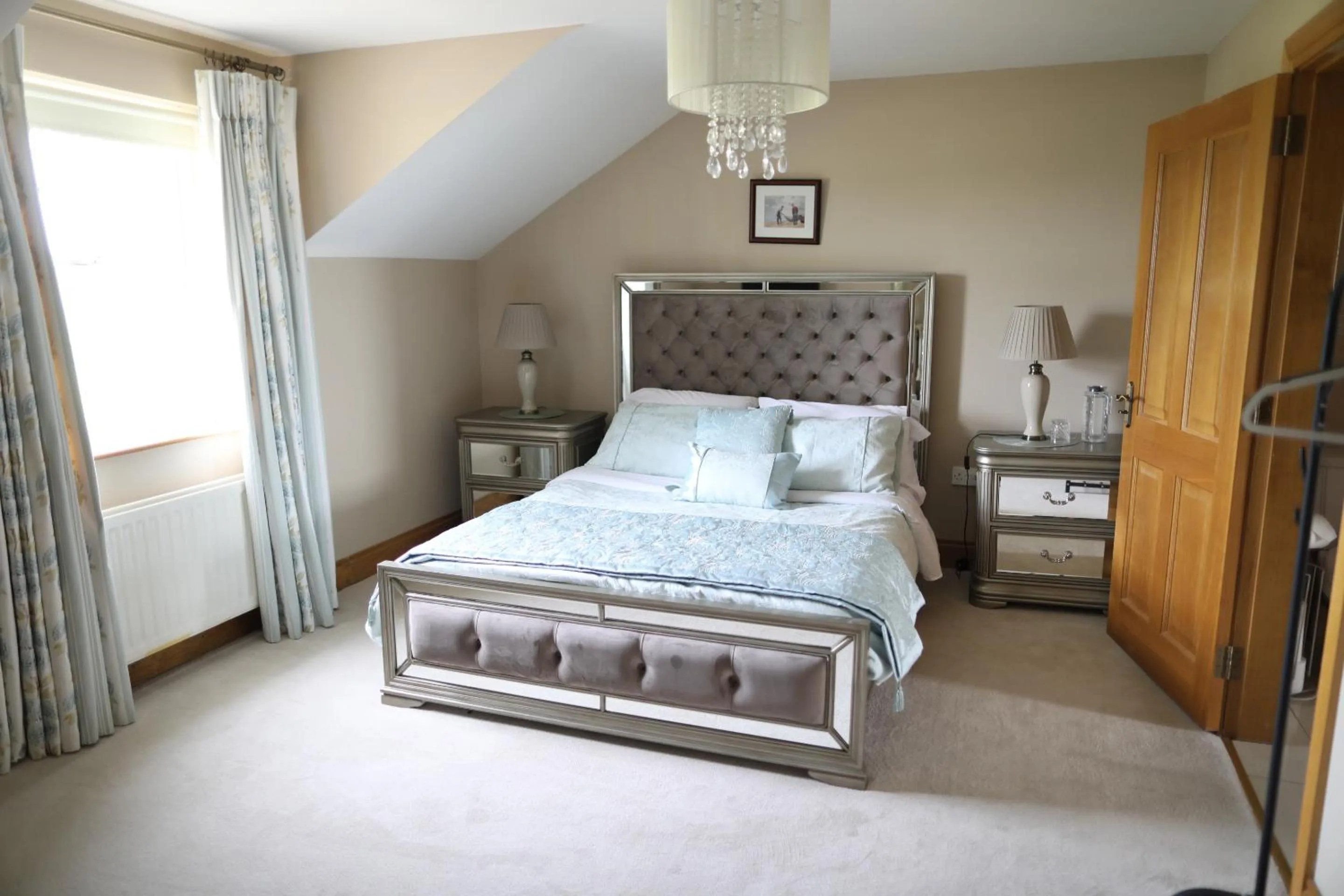 Bedroom, Bed in Drum Manor