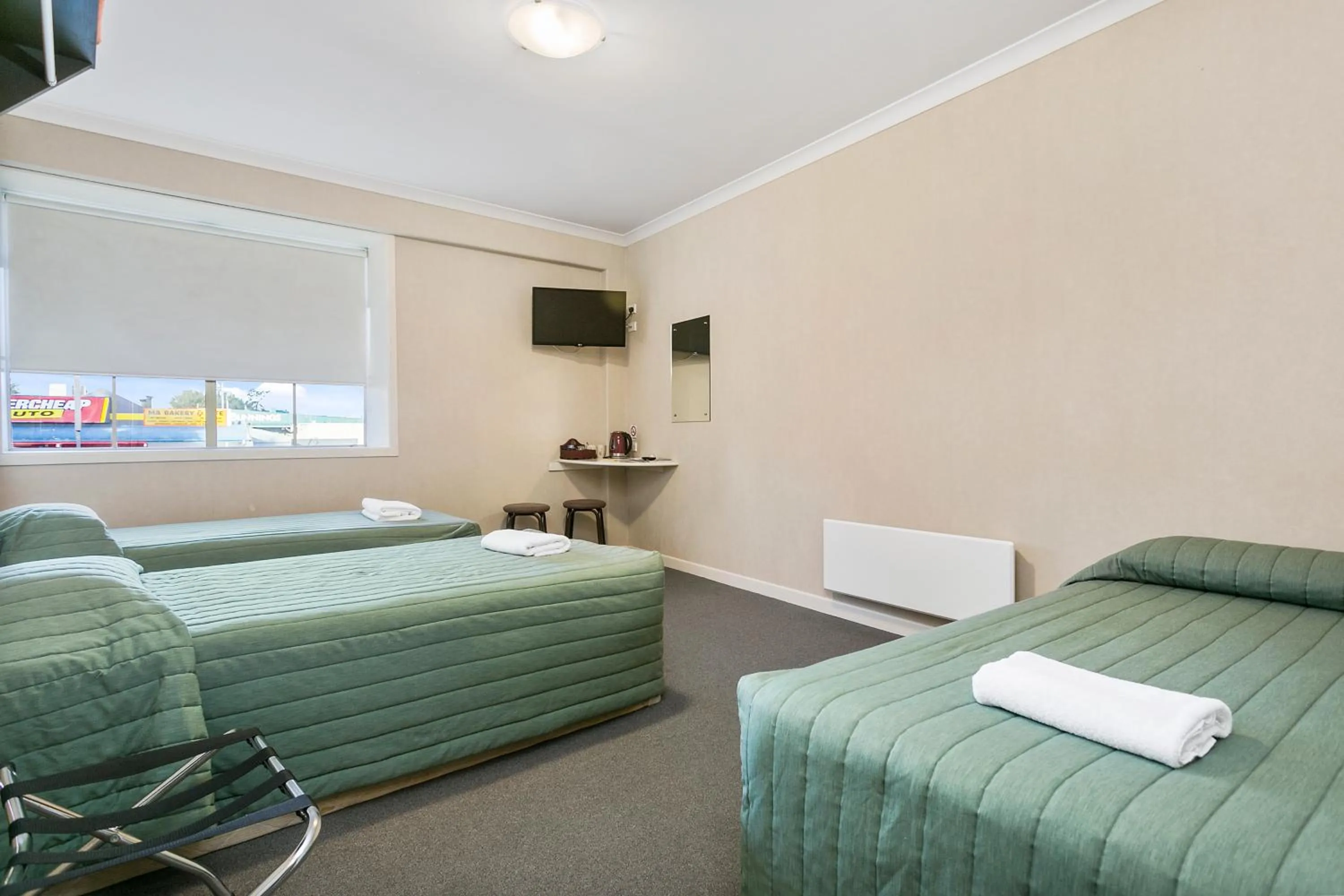 Triple Room (3 single beds) with Shared Bathroom - single occupancy in No 1 Motels
