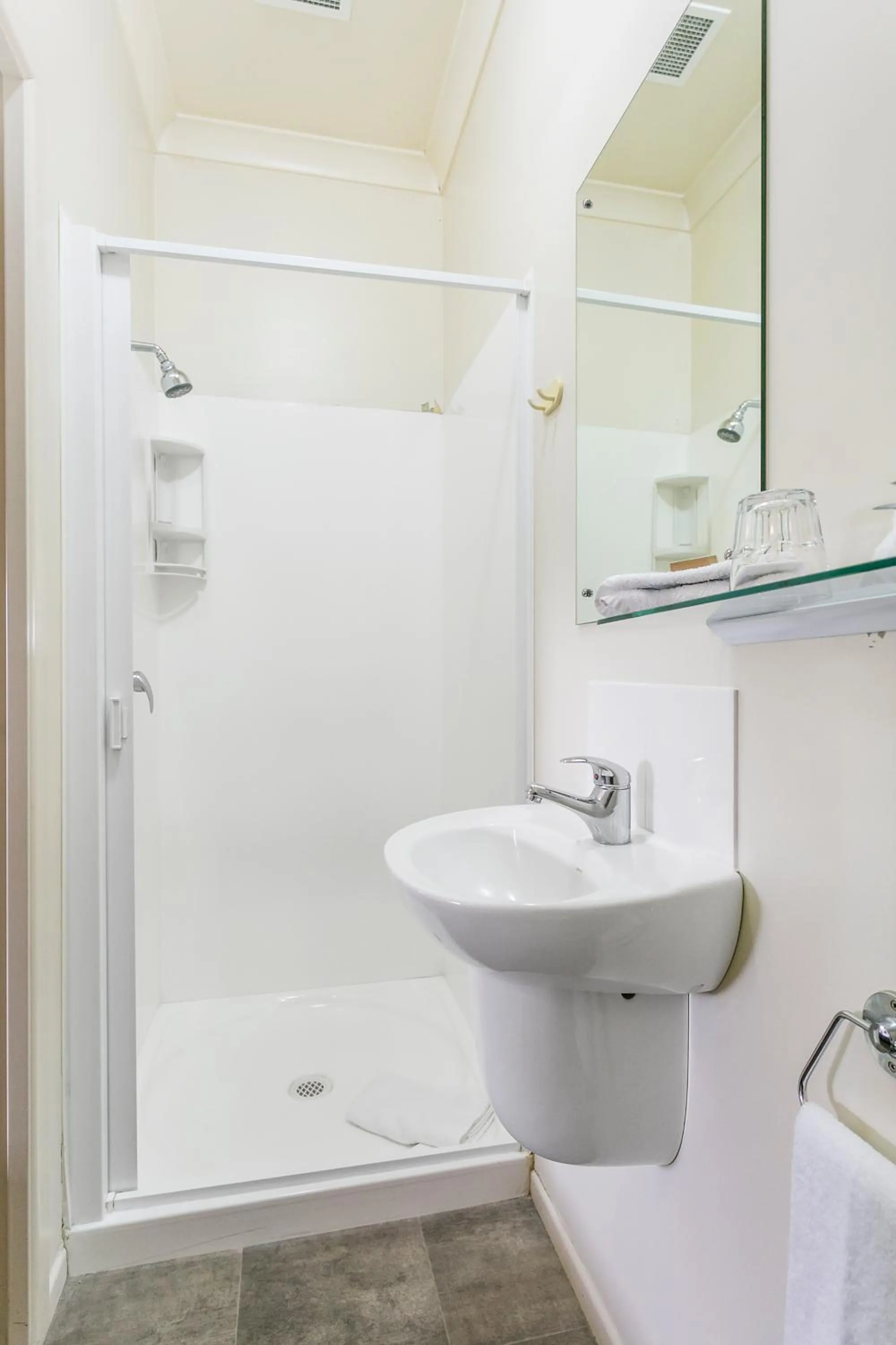 Queen Room in No 1 Motels