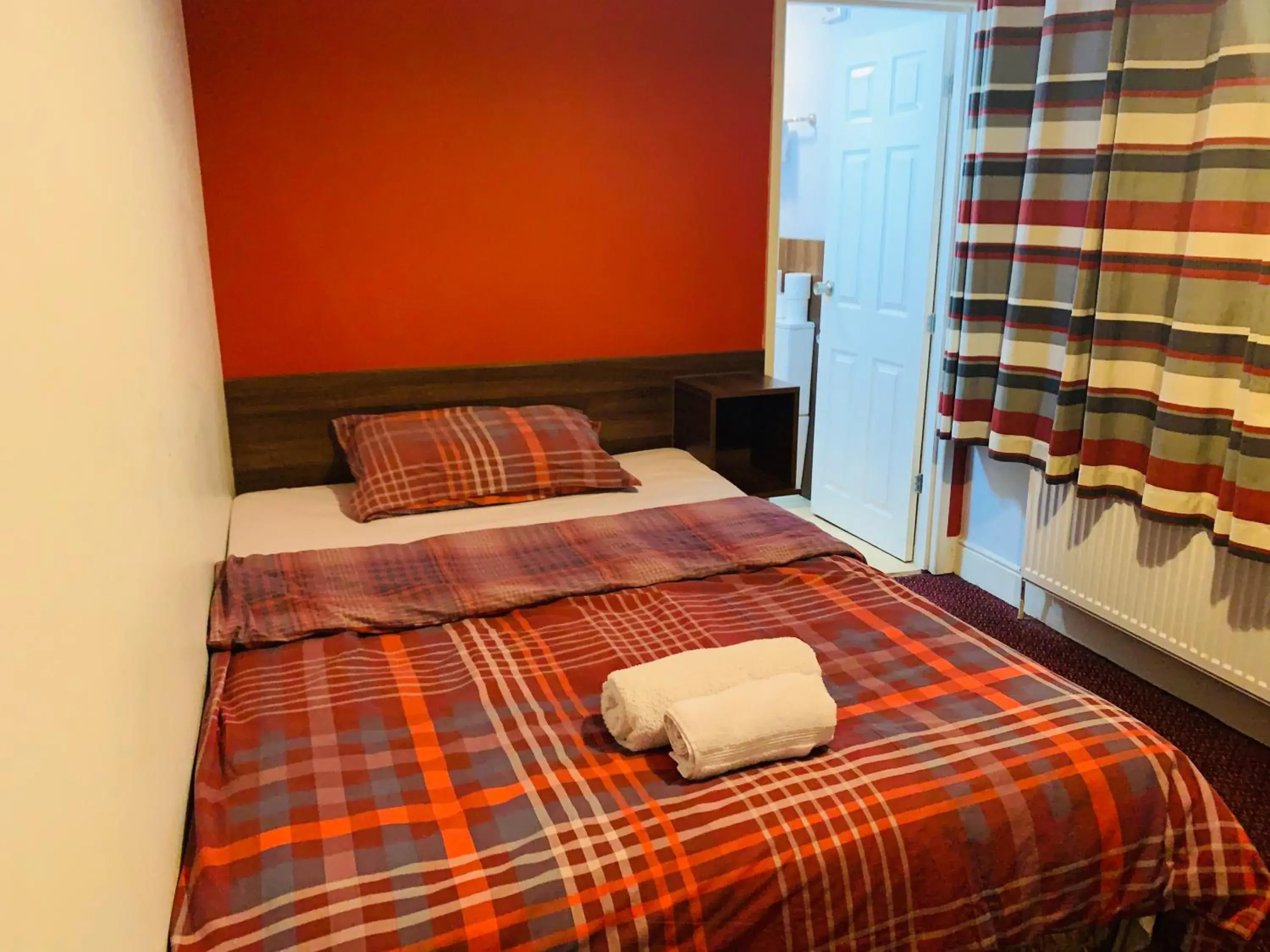Standard Double Room - single occupancy in Swandown Hotel Standard Double Room - single occupancy in Swandown Hotel