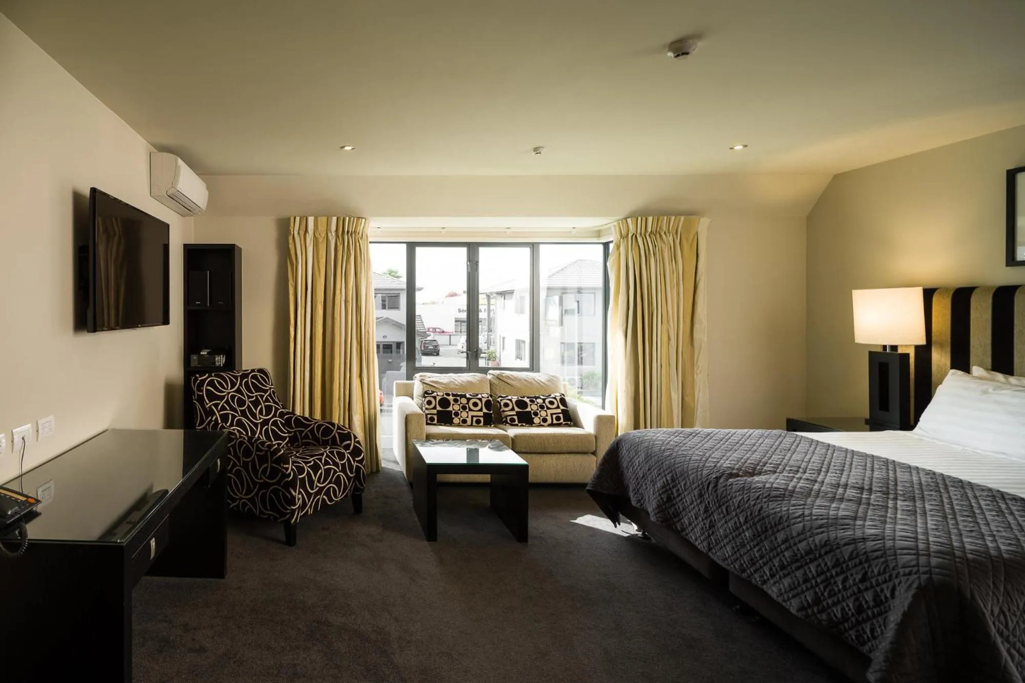 Bedroom, Bed in Carnmore Chateau Marlborough