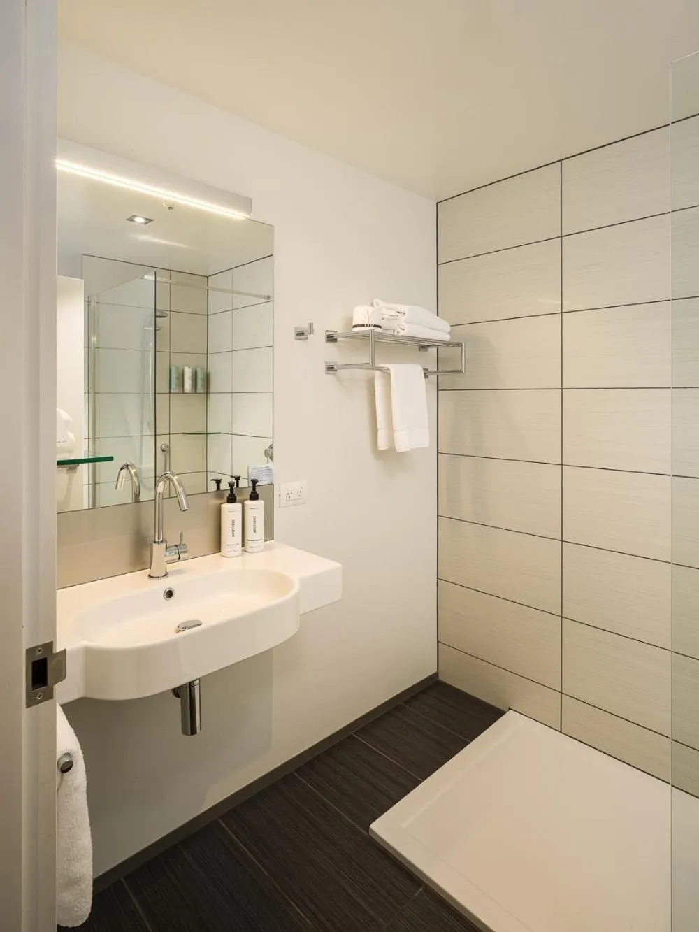 Shower in Carnmore Chateau Marlborough